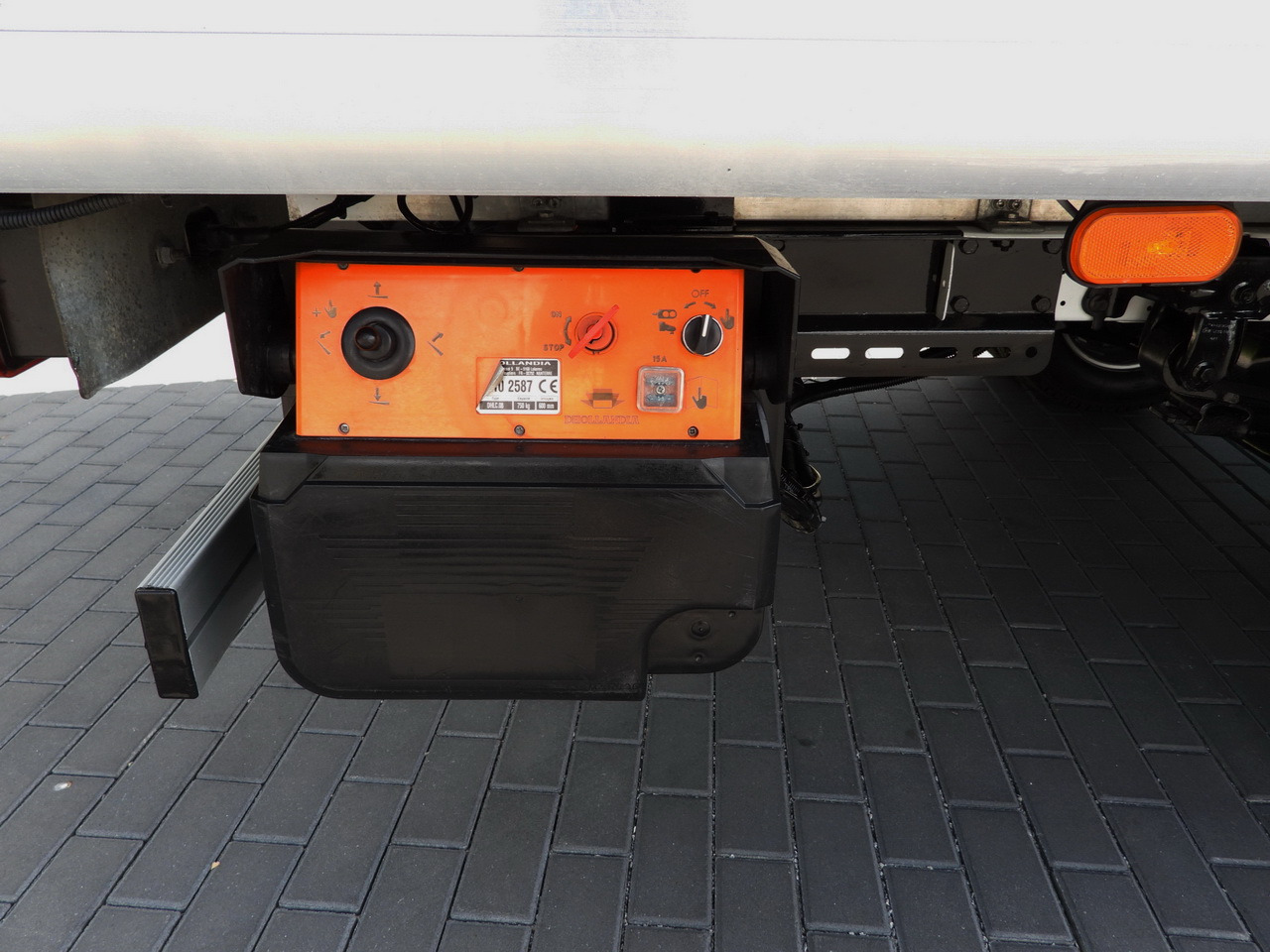 Box van FORD TRANSIT BOX LIFT 8 PALLETS CRUISE CONTROL LED LIGHTS TWIN WHEELS AIR CONDITIONING  130HP: picture 21