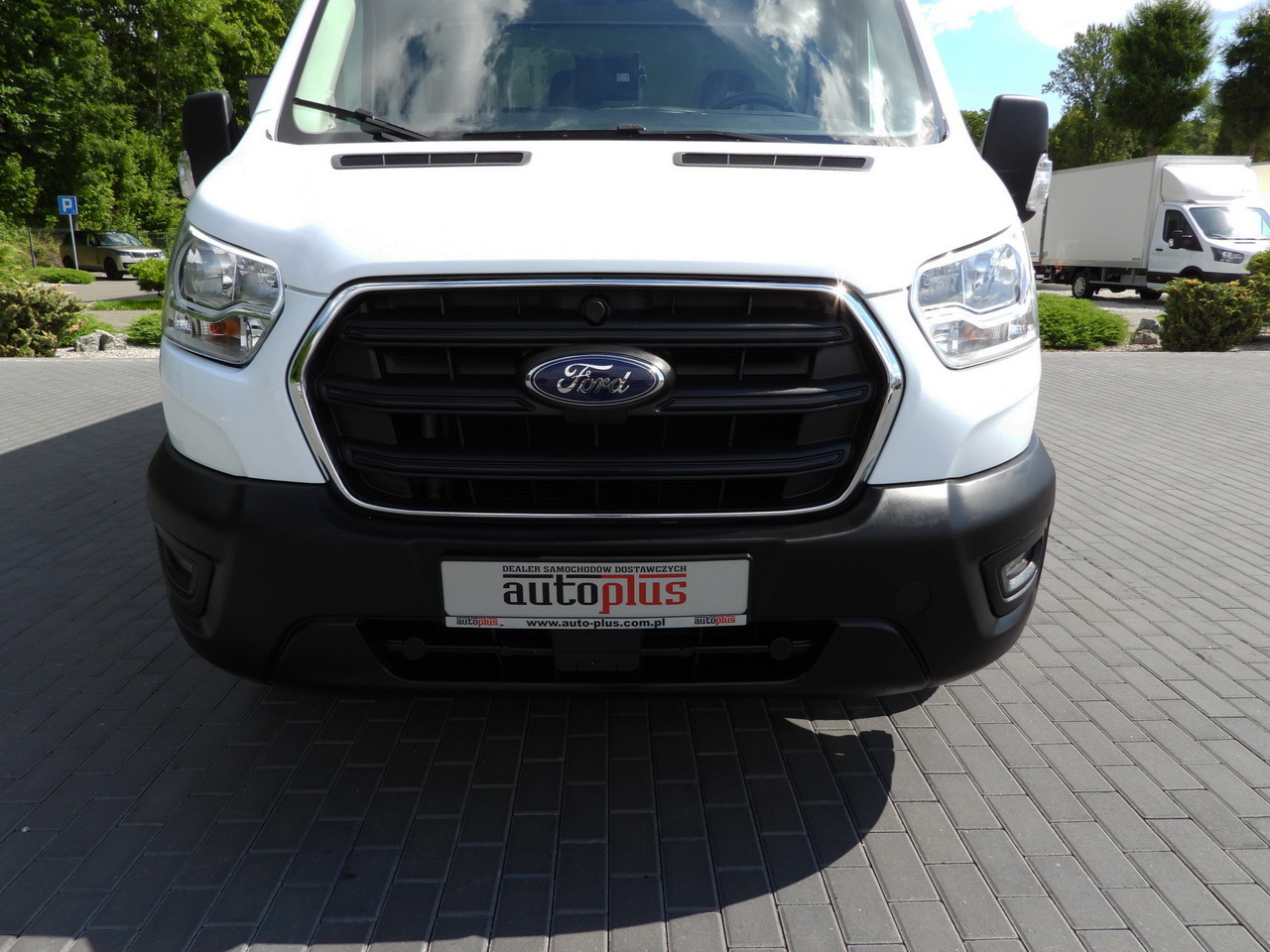 Box van FORD TRANSIT BOX LIFT 8 PALLETS CRUISE CONTROL LED LIGHTS TWIN WHEELS AIR CONDITIONING  130HP: picture 13