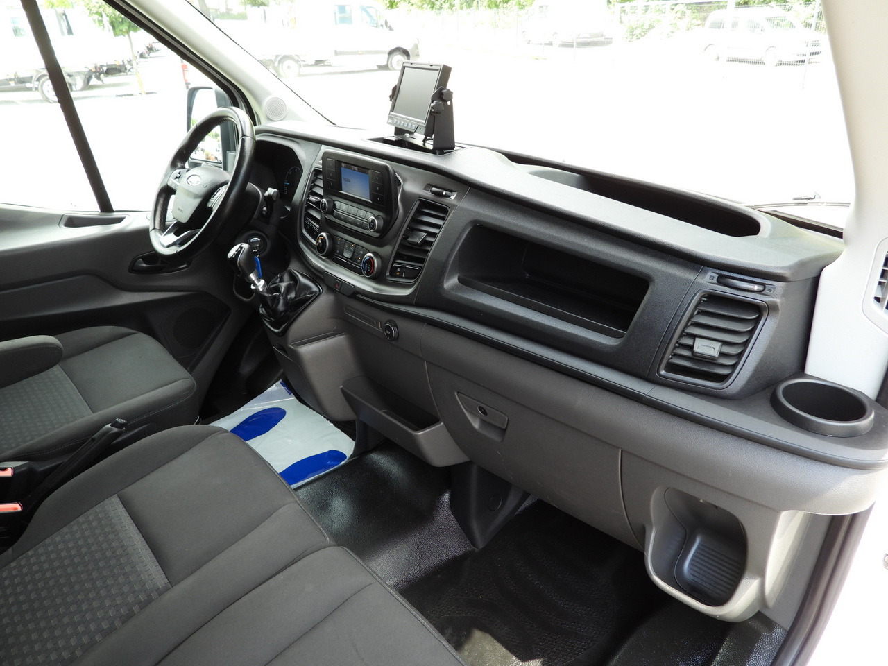 Box van FORD TRANSIT BOX LIFT 8 PALLETS CRUISE CONTROL LED LIGHTS TWIN WHEELS AIR CONDITIONING  130HP: picture 42