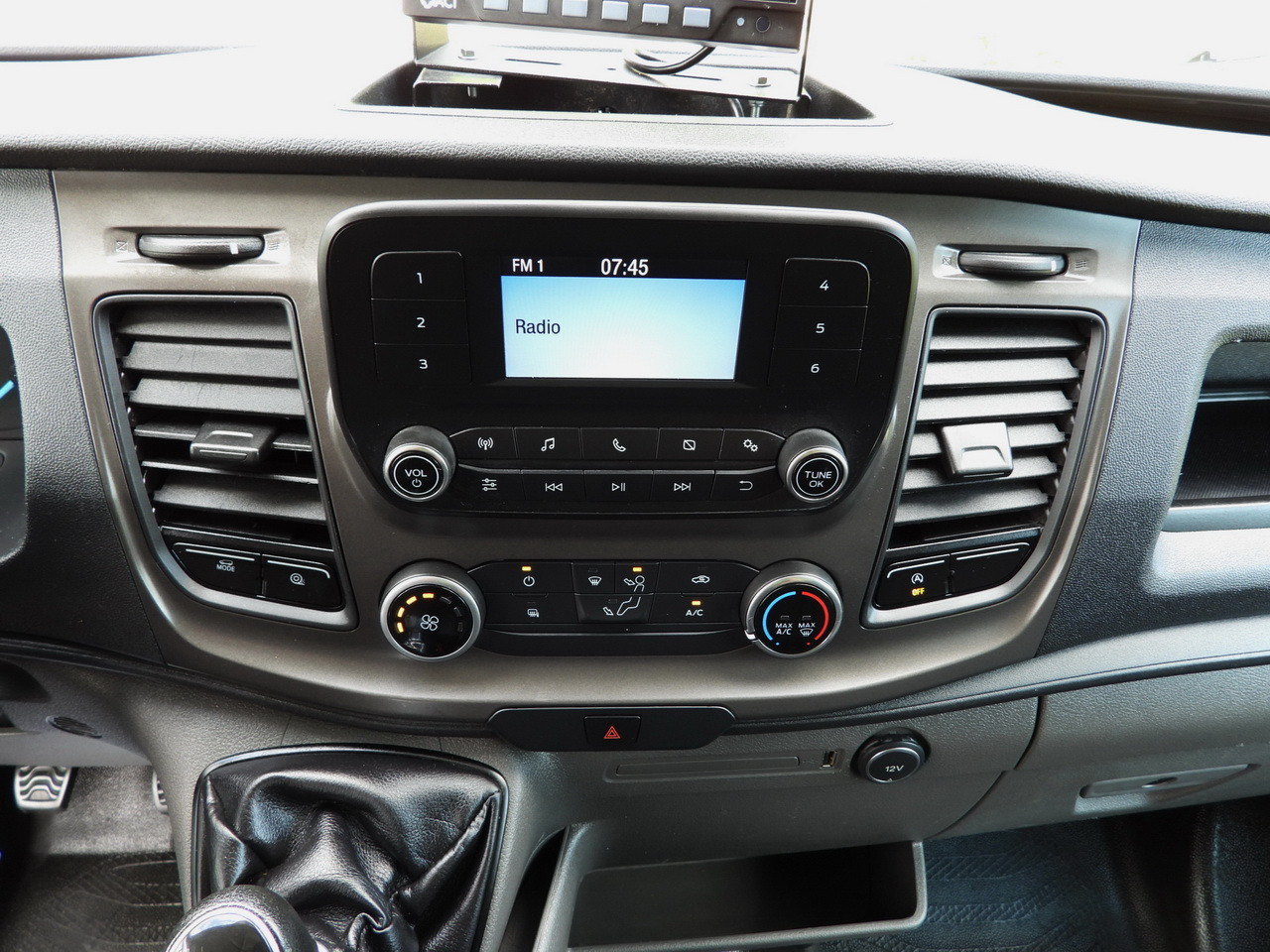 Box van FORD TRANSIT BOX LIFT 8 PALLETS CRUISE CONTROL LED LIGHTS TWIN WHEELS AIR CONDITIONING  130HP: picture 36