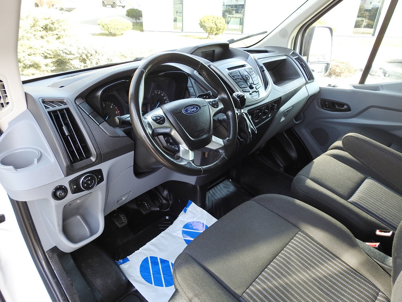 FORD TRANSIT  BOX LIFT 8 PALLETS CRUISE CONTROL LED LIGHTS TWIN WHEELS AIR CONDITIONING  170HP - Refrigerated van: picture 2 FORD TRANSIT  BOX LIFT 8 PALLETS CRUISE CONTROL LED LIGHTS TWIN WHEELS AIR CONDITIONING  170HP - Refrigerated van: picture 2
