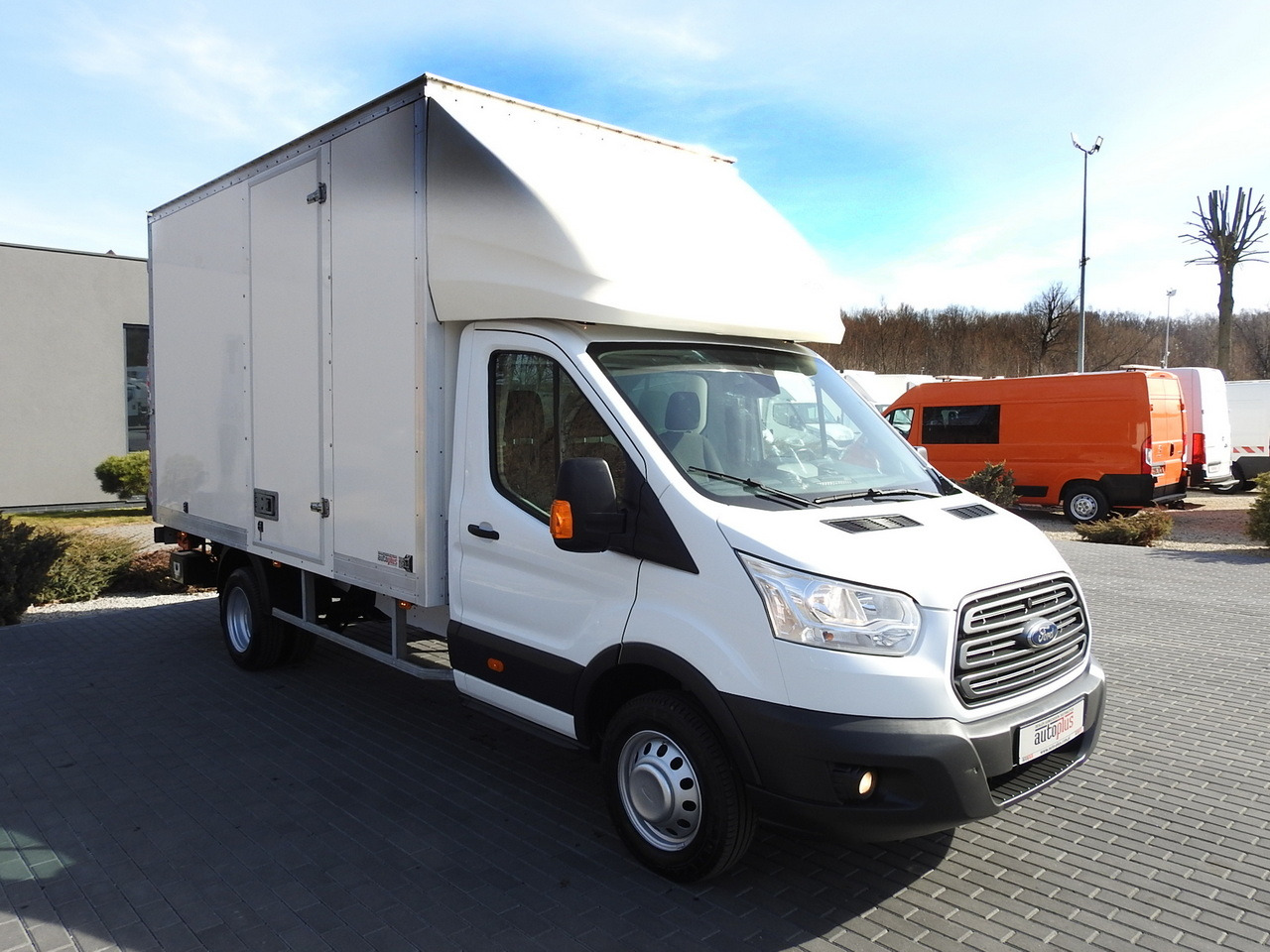 FORD TRANSIT  BOX LIFT 8 PALLETS CRUISE CONTROL LED LIGHTS TWIN WHEELS AIR CONDITIONING  170HP - Refrigerated van: picture 4 FORD TRANSIT  BOX LIFT 8 PALLETS CRUISE CONTROL LED LIGHTS TWIN WHEELS AIR CONDITIONING  170HP - Refrigerated van: picture 4