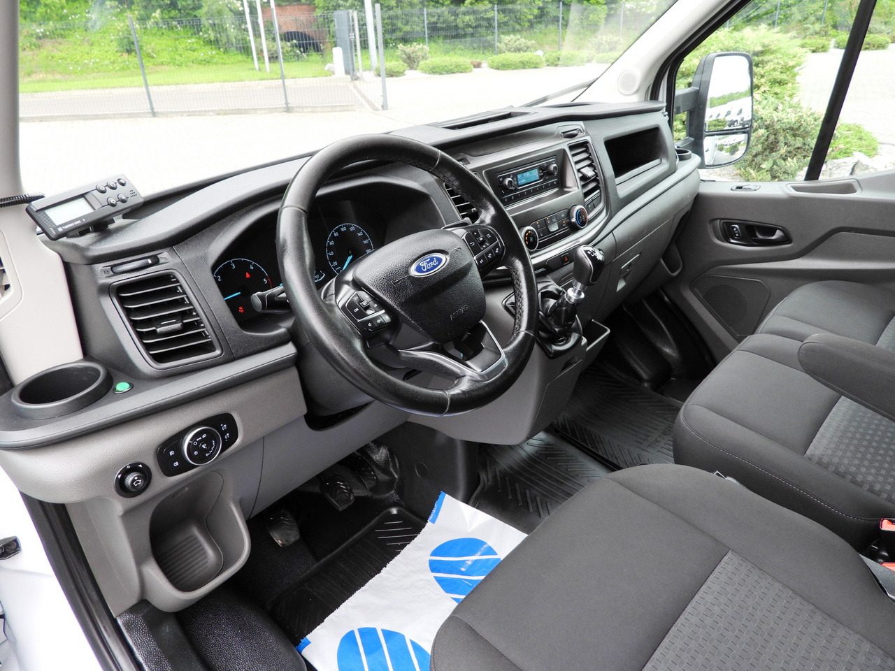 FORD TRANSIT BOX / REFRIGERATOR BOX 5*C / CRUISE CONTROL LED LIGHTS TWIN WHEELS AIR CONDITIONING 130HP - Box van: picture 2 FORD TRANSIT BOX / REFRIGERATOR BOX 5*C / CRUISE CONTROL LED LIGHTS TWIN WHEELS AIR CONDITIONING 130HP - Box van: picture 2