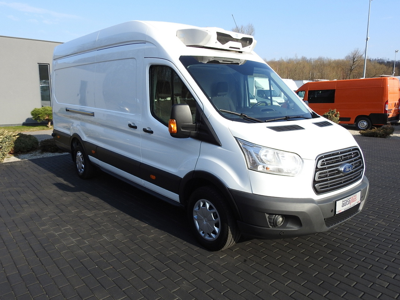 FORD TRANSIT  REFRIGERATOR VAN 0°C HEATING FUNCTION CRUISE CONTROL LED LIGHTS AIR CONDITIONING  130HP - Refrigerated van: picture 4 FORD TRANSIT  REFRIGERATOR VAN 0°C HEATING FUNCTION CRUISE CONTROL LED LIGHTS AIR CONDITIONING  130HP - Refrigerated van: picture 4