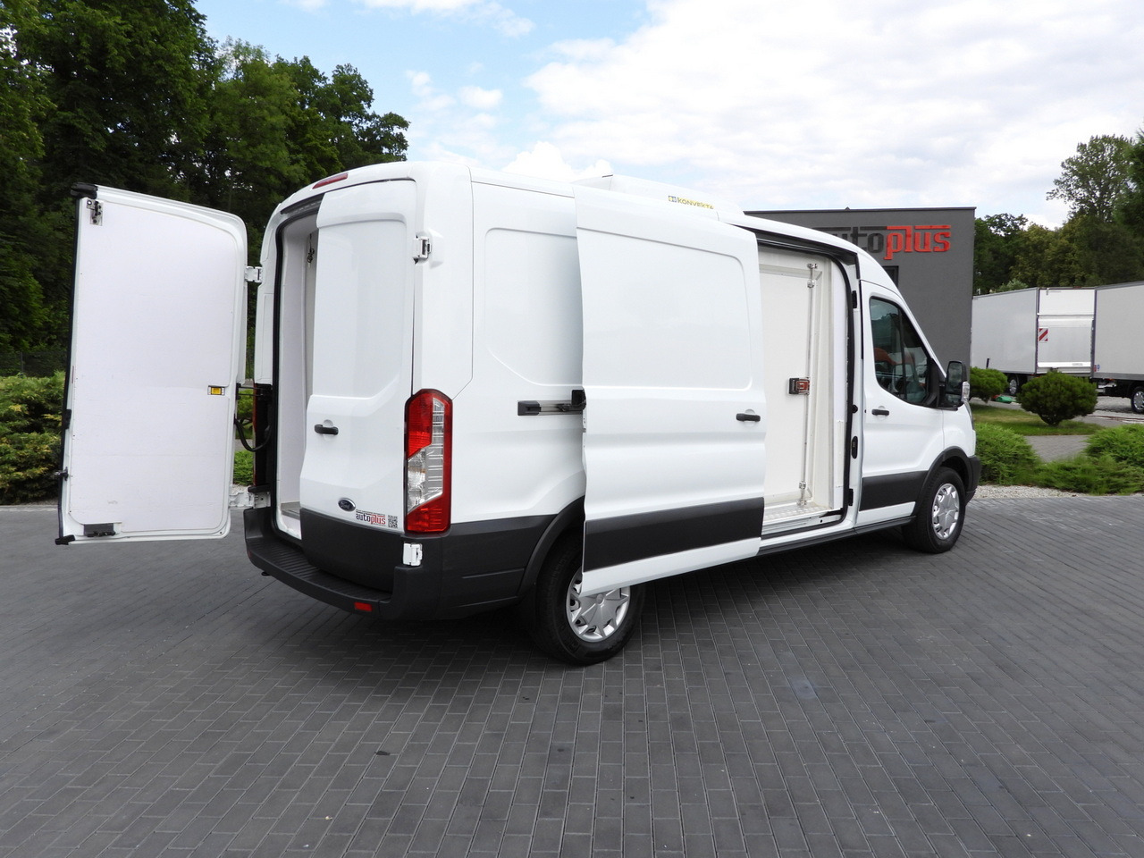 FORD TRANSIT REFRIGERATOR VAN 5*C AIR CONDITIONING 105HP - Refrigerated van: picture 3 FORD TRANSIT REFRIGERATOR VAN 5*C AIR CONDITIONING 105HP - Refrigerated van: picture 3
