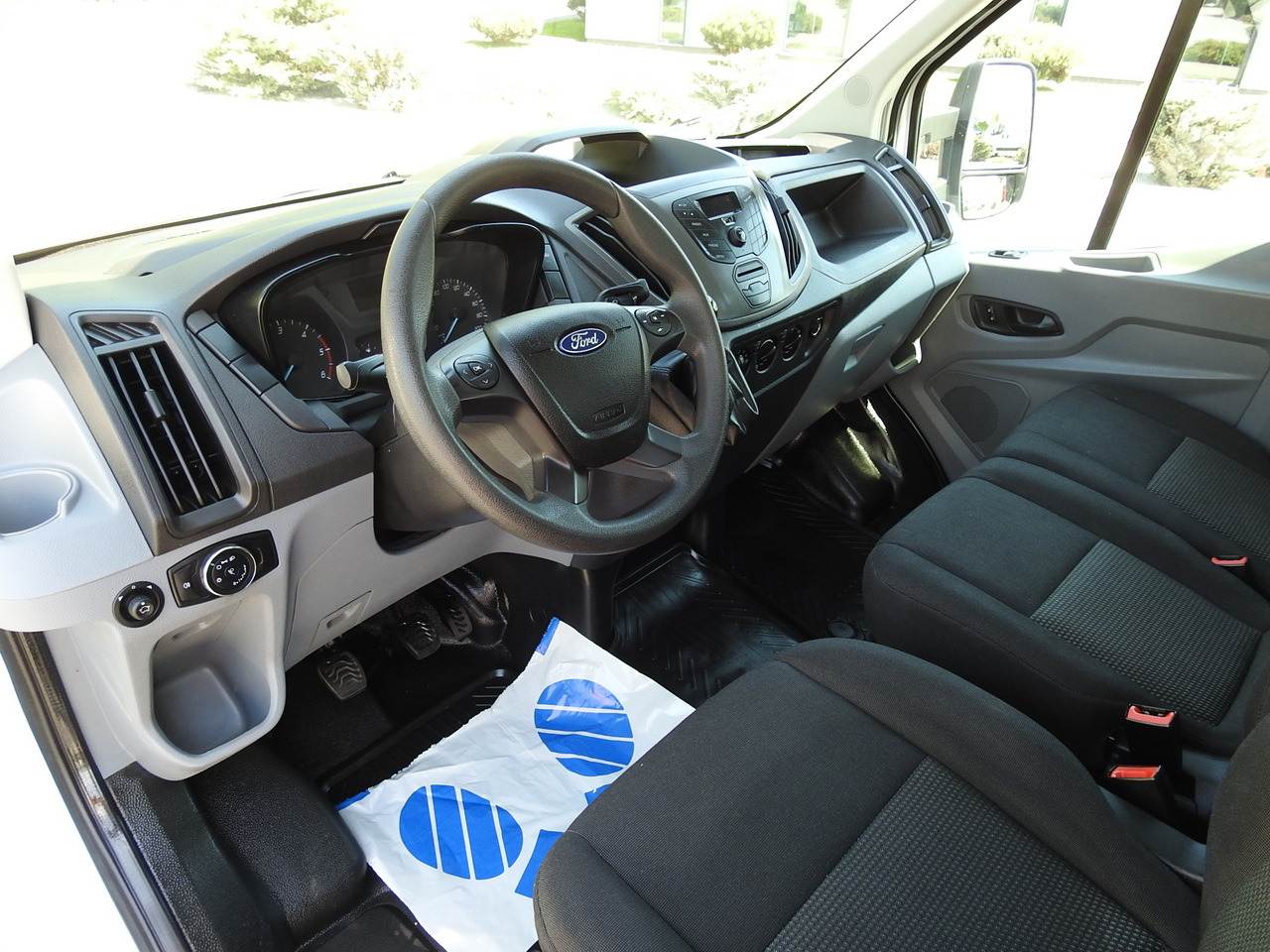 FORD TRANSIT STAKE BODY DOUBLE CABIN DOKA 7 SEATS AIR CONDITIONING 130HP - Combi van: picture 2 FORD TRANSIT STAKE BODY DOUBLE CABIN DOKA 7 SEATS AIR CONDITIONING 130HP - Combi van: picture 2