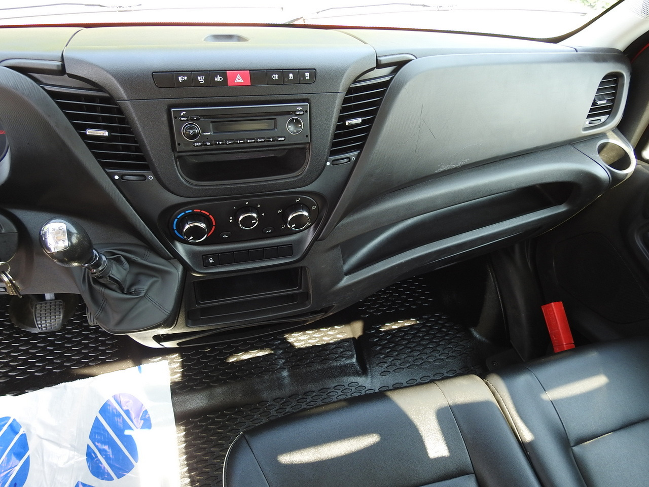 IVECO DAILY 35C13 TIPPER CRUISE CONTROL AIR CONDITIONING TWIN WHEELS  130HP leasing IVECO DAILY 35C13 TIPPER CRUISE CONTROL AIR CONDITIONING TWIN WHEELS  130HP: picture 34