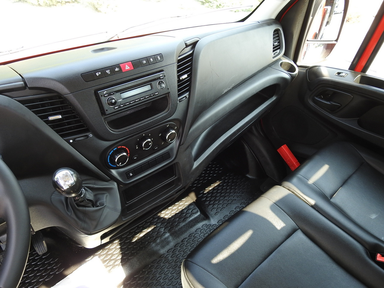 IVECO DAILY 35C13 TIPPER CRUISE CONTROL AIR CONDITIONING TWIN WHEELS  130HP leasing IVECO DAILY 35C13 TIPPER CRUISE CONTROL AIR CONDITIONING TWIN WHEELS  130HP: picture 33