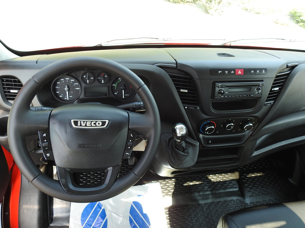 IVECO DAILY 35C13 TIPPER CRUISE CONTROL AIR CONDITIONING TWIN WHEELS  130HP leasing IVECO DAILY 35C13 TIPPER CRUISE CONTROL AIR CONDITIONING TWIN WHEELS  130HP: picture 30