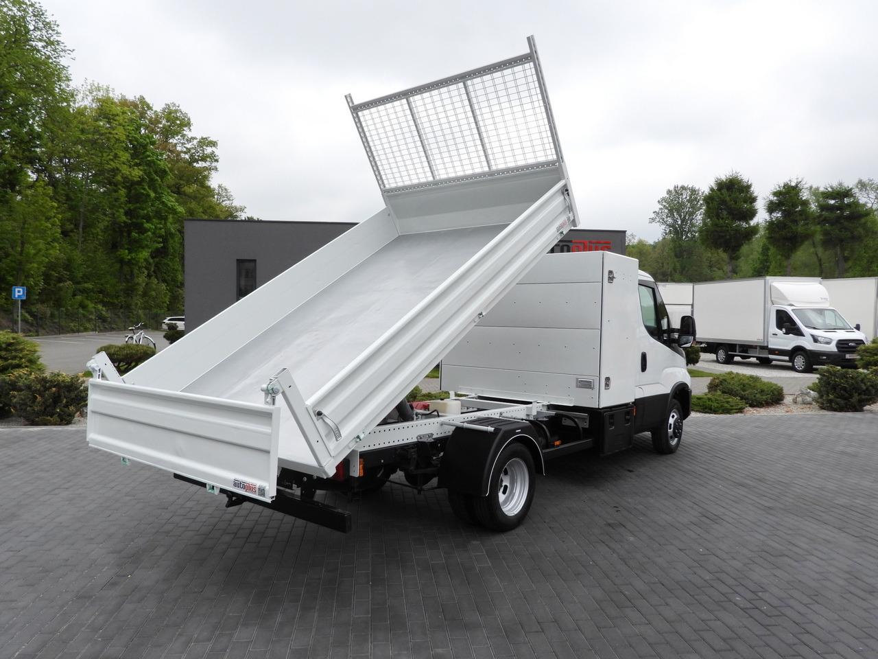 IVECO DAILY 35C14 TIPPER CRUISE CONTROL TWIN WHEELS 140HP - Tipper van: picture 3 IVECO DAILY 35C14 TIPPER CRUISE CONTROL TWIN WHEELS 140HP - Tipper van: picture 3