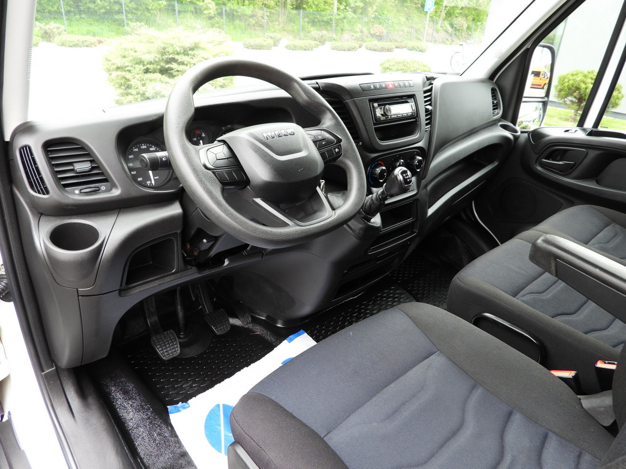 IVECO DAILY 35C14 TIPPER CRUISE CONTROL TWIN WHEELS 140HP - Tipper van: picture 2 IVECO DAILY 35C14 TIPPER CRUISE CONTROL TWIN WHEELS 140HP - Tipper van: picture 2