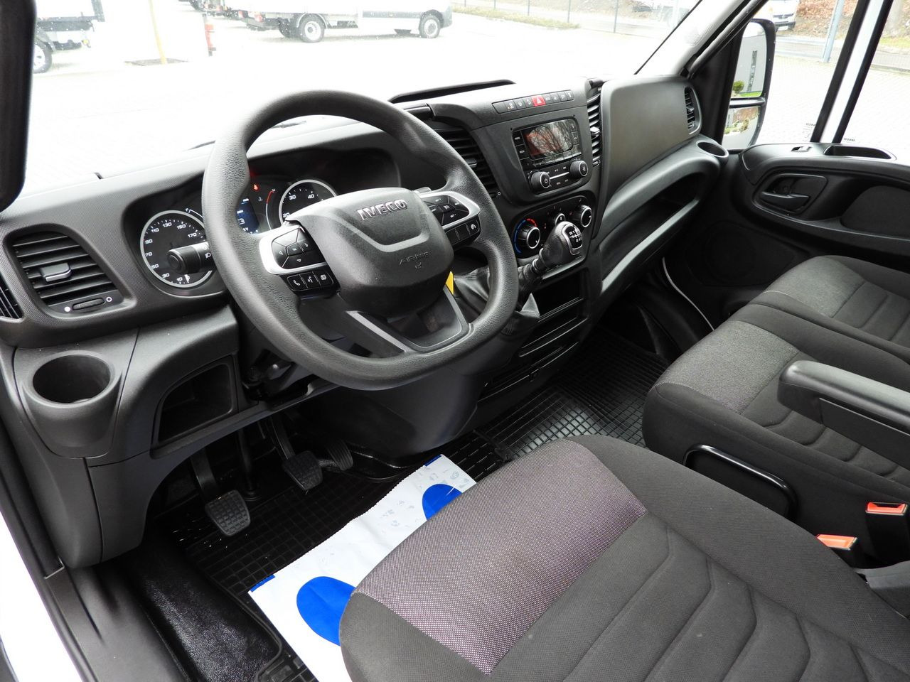 IVECO DAILY 35C16 TIPPER CRUISE CONTROL TWIN WHEELS AIR CONDITIONING 160HP - Tipper van: picture 2 IVECO DAILY 35C16 TIPPER CRUISE CONTROL TWIN WHEELS AIR CONDITIONING 160HP - Tipper van: picture 2