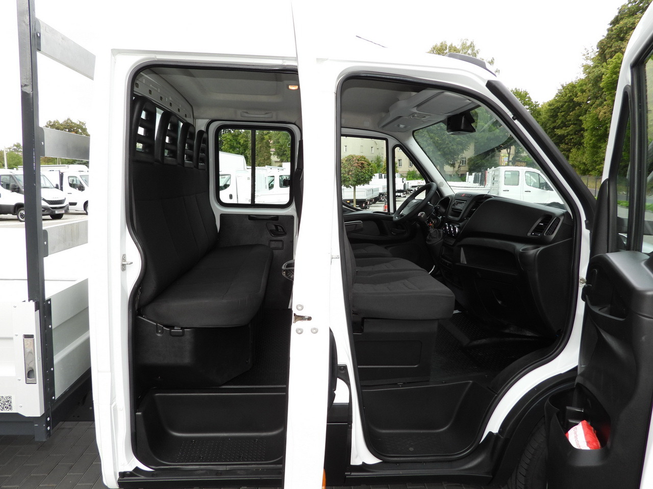 Combi van IVECO DAILY 35C17 STAKE BODY DOUBLE CABIN DOKA 7 SEATS CRUISE CONTROL TWIN WHEELS AIR CONDITIONING  170HP: picture 37