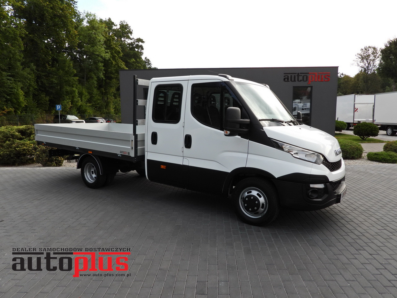 IVECO DAILY 35C17 STAKE BODY DOUBLE CABIN DOKA 7 SEATS CRUISE CONTROL TWIN WHEELS AIR CONDITIONING 170HP - Flatbed van: picture 1 IVECO DAILY 35C17 STAKE BODY DOUBLE CABIN DOKA 7 SEATS CRUISE CONTROL TWIN WHEELS AIR CONDITIONING 170HP - Flatbed van: picture 1