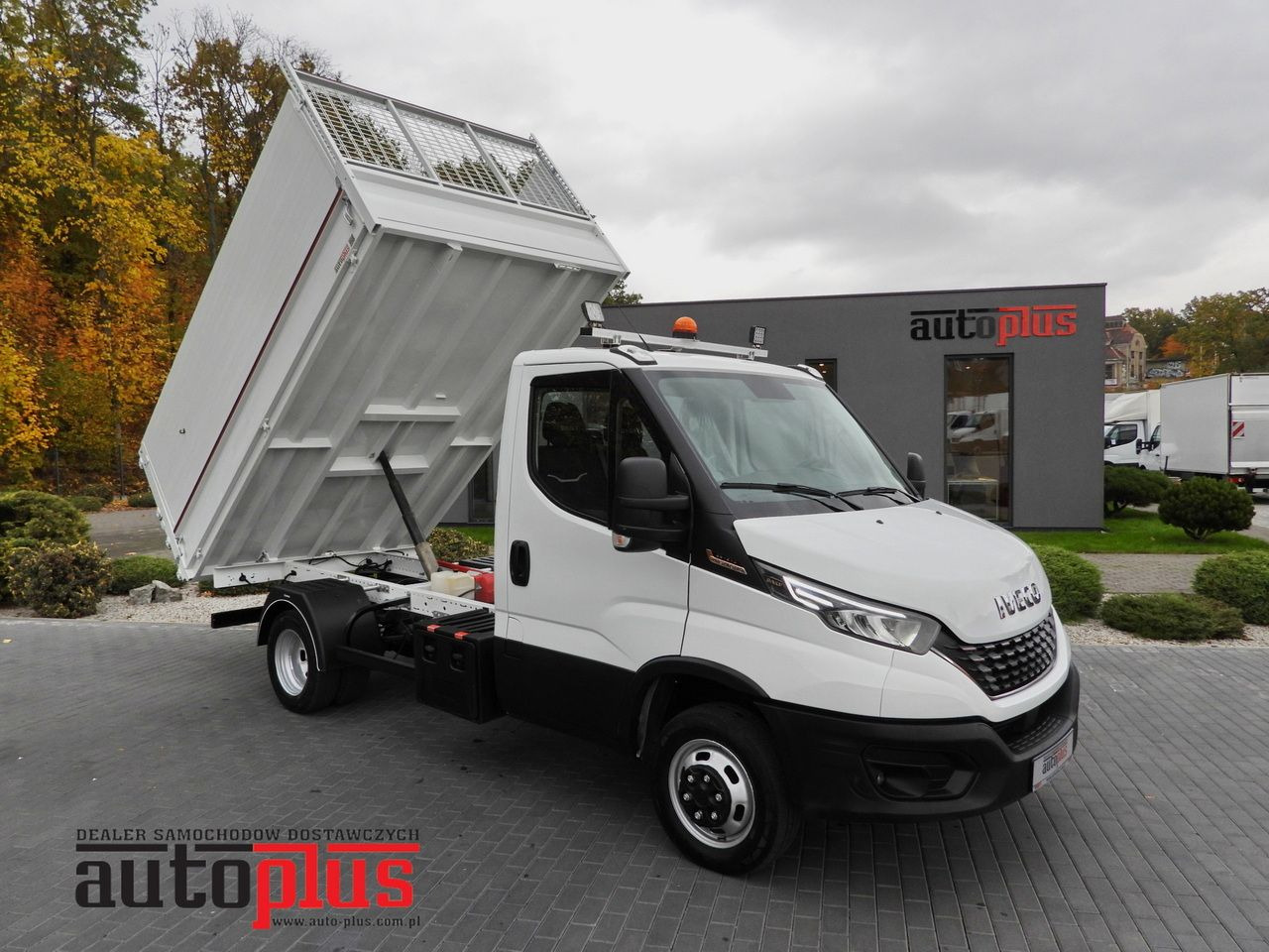 IVECO DAILY 35C21 TIPPER CRUISE CONTROL NAVIGATION LED LIGHTS AUTOMATIC TRANSMISSION TWIN WHEELS AIR CONDITIONING 210HP - Tipper van: picture 1 IVECO DAILY 35C21 TIPPER CRUISE CONTROL NAVIGATION LED LIGHTS AUTOMATIC TRANSMISSION TWIN WHEELS AIR CONDITIONING 210HP - Tipper van: picture 1
