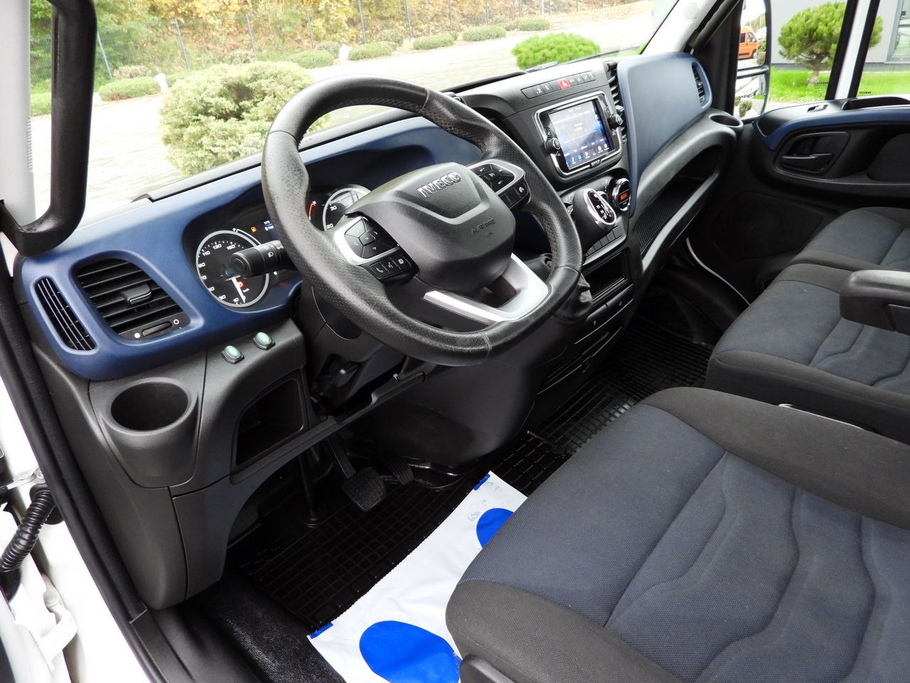 IVECO DAILY 35C21 TIPPER CRUISE CONTROL NAVIGATION LED LIGHTS AUTOMATIC TRANSMISSION  TWIN WHEELS AIR CONDITIONING  210HP - Tipper van: picture 2 IVECO DAILY 35C21 TIPPER CRUISE CONTROL NAVIGATION LED LIGHTS AUTOMATIC TRANSMISSION  TWIN WHEELS AIR CONDITIONING  210HP - Tipper van: picture 2