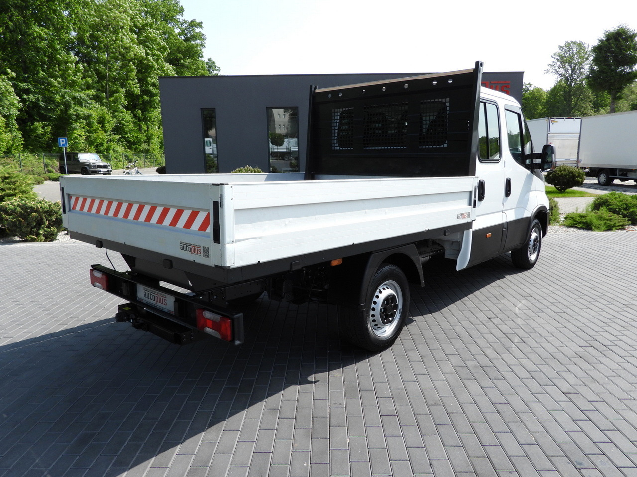 IVECO DAILY 35S12 STAKE BODY DOUBLE CABIN DOKA 7 SEATS AIR CONDITIONING 120HP - Flatbed van: picture 3 IVECO DAILY 35S12 STAKE BODY DOUBLE CABIN DOKA 7 SEATS AIR CONDITIONING 120HP - Flatbed van: picture 3