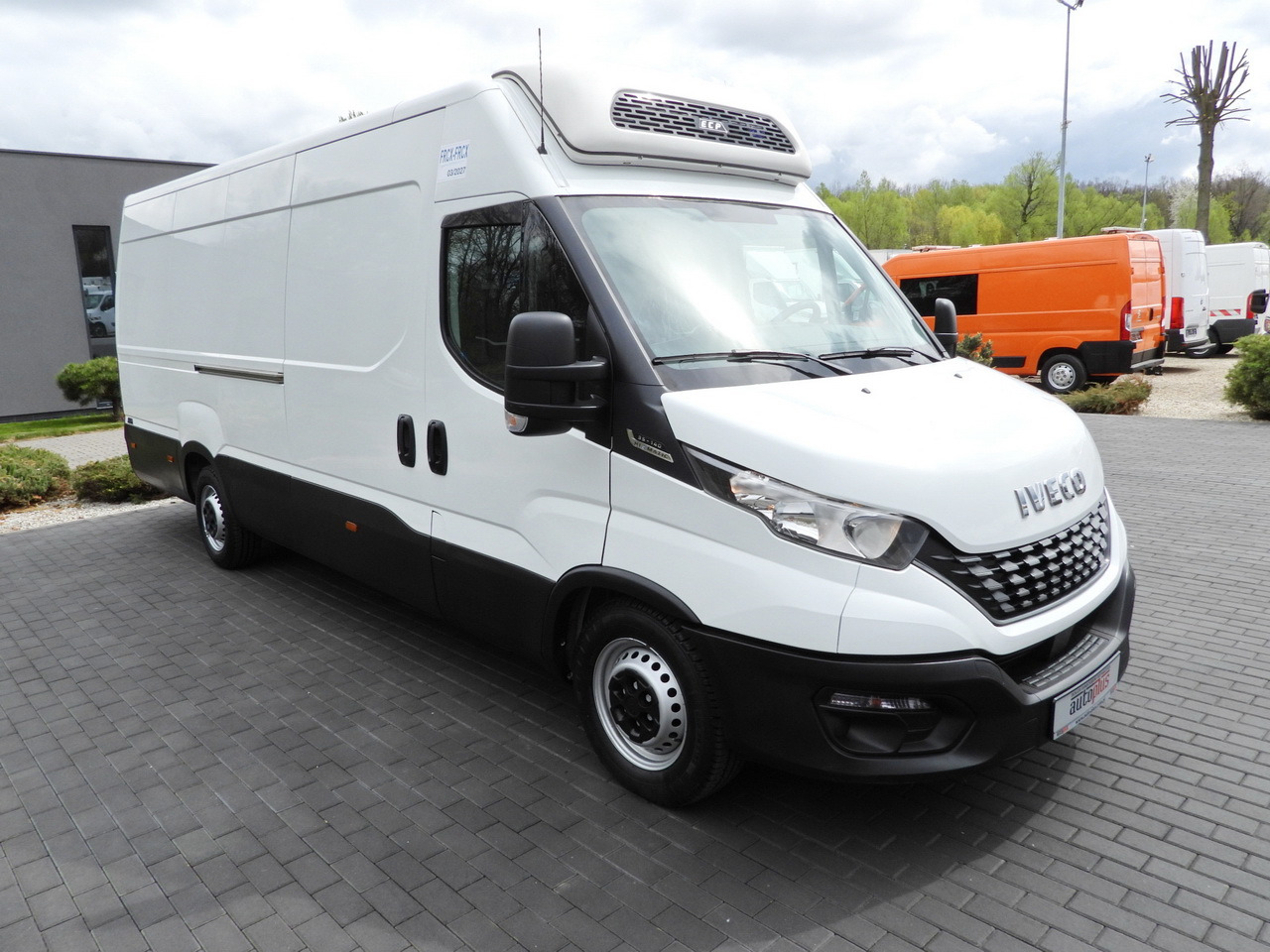 IVECO DAILY 35S14 REFRIGERATOR VAN 0*C POWER SUPPLY 230V CRUISE CONTROL AUTOMATIC TRANSMISSION HI-MATIC AIR CONDITIONING  140HP - Refrigerated van: picture 4 IVECO DAILY 35S14 REFRIGERATOR VAN 0*C POWER SUPPLY 230V CRUISE CONTROL AUTOMATIC TRANSMISSION HI-MATIC AIR CONDITIONING  140HP - Refrigerated van: picture 4