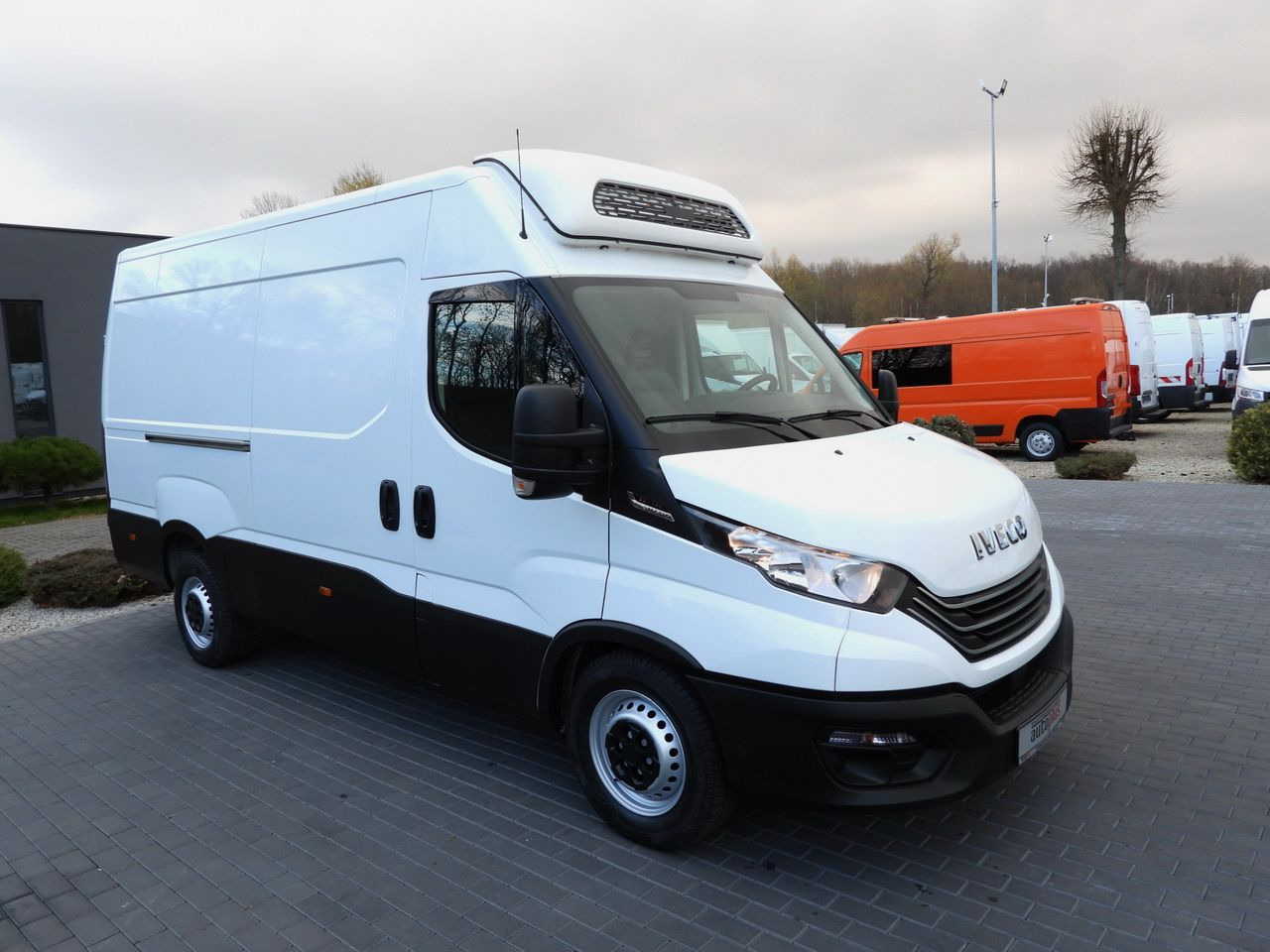 IVECO DAILY 35S14 REFRIGERATOR VAN 0*C POWER SUPPLY 230V NAVIGATION AUTOMATIC TRANSMISSION AIR CONDITIONING 140HP - Refrigerated van: picture 4 IVECO DAILY 35S14 REFRIGERATOR VAN 0*C POWER SUPPLY 230V NAVIGATION AUTOMATIC TRANSMISSION AIR CONDITIONING 140HP - Refrigerated van: picture 4