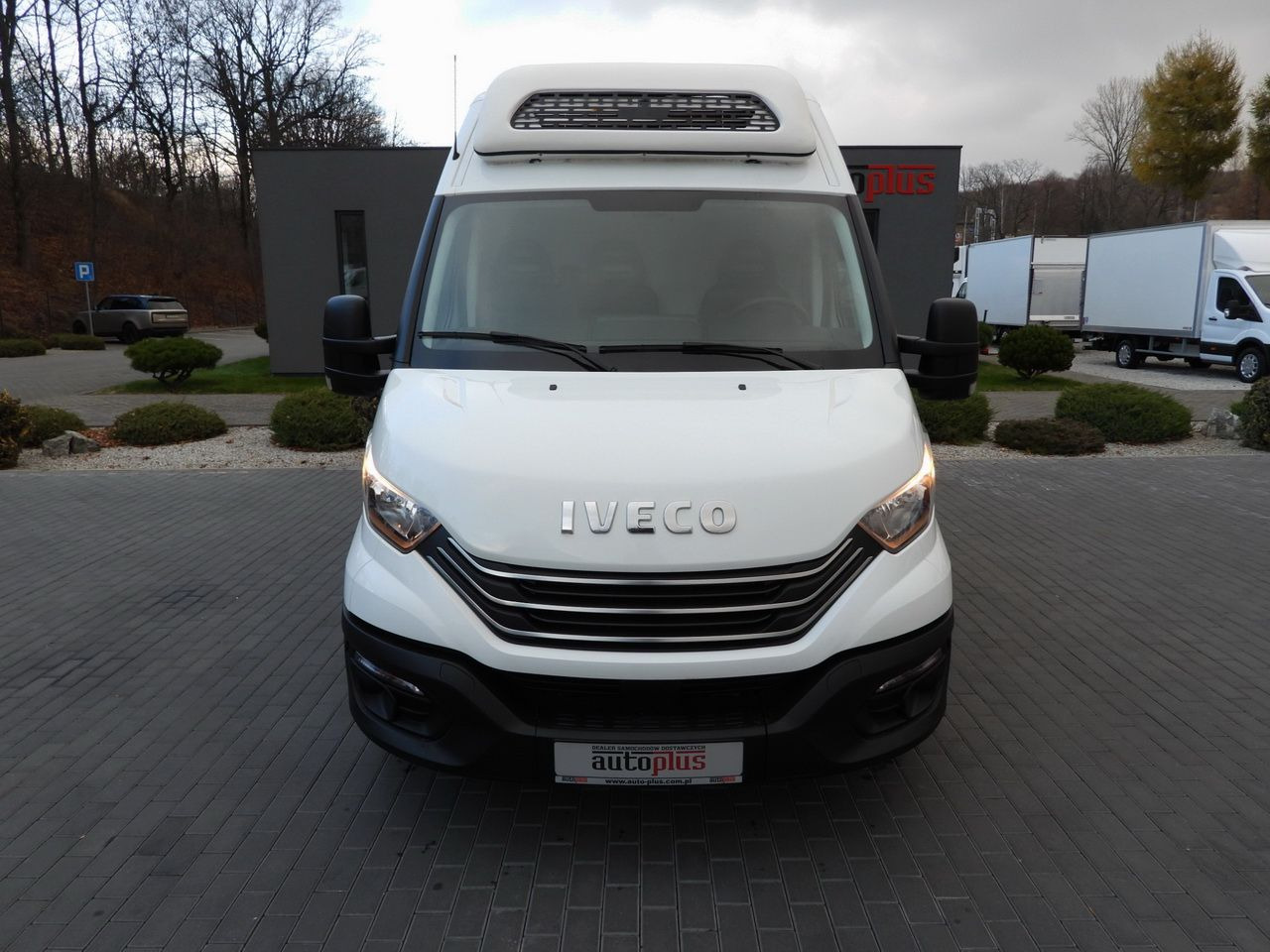 IVECO DAILY 35S14 REFRIGERATOR VAN 0*C POWER SUPPLY 230V NAVIGATION AUTOMATIC TRANSMISSION AIR CONDITIONING 140HP - Refrigerated van: picture 5 IVECO DAILY 35S14 REFRIGERATOR VAN 0*C POWER SUPPLY 230V NAVIGATION AUTOMATIC TRANSMISSION AIR CONDITIONING 140HP - Refrigerated van: picture 5