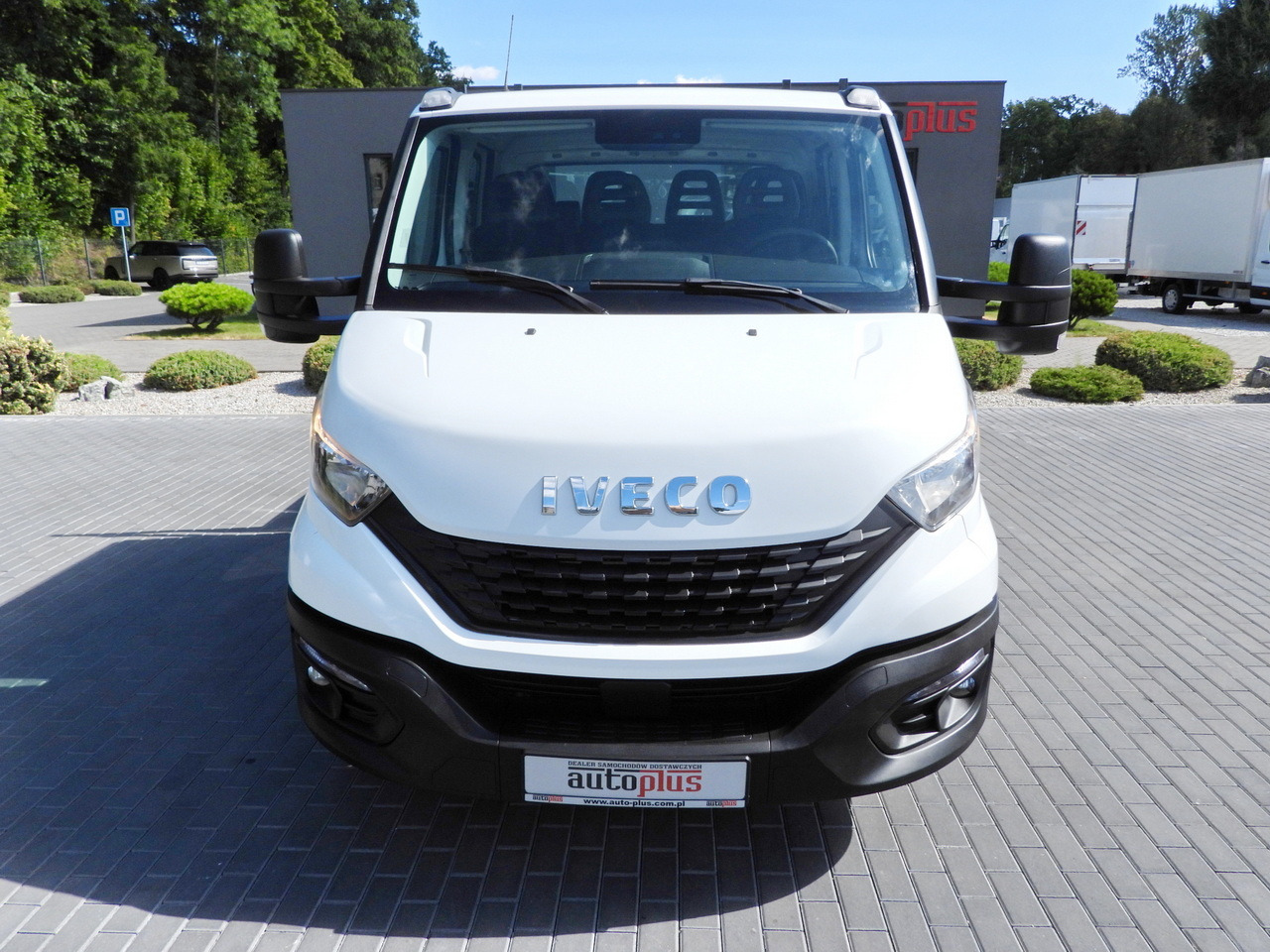 IVECO DAILY 35S14 STAKE BODY DOUBLE CABIN DOKA 7 SEATS CRUISE CONTROL AIR CONDITIONING 135HP - Flatbed van: picture 5 IVECO DAILY 35S14 STAKE BODY DOUBLE CABIN DOKA 7 SEATS CRUISE CONTROL AIR CONDITIONING 135HP - Flatbed van: picture 5