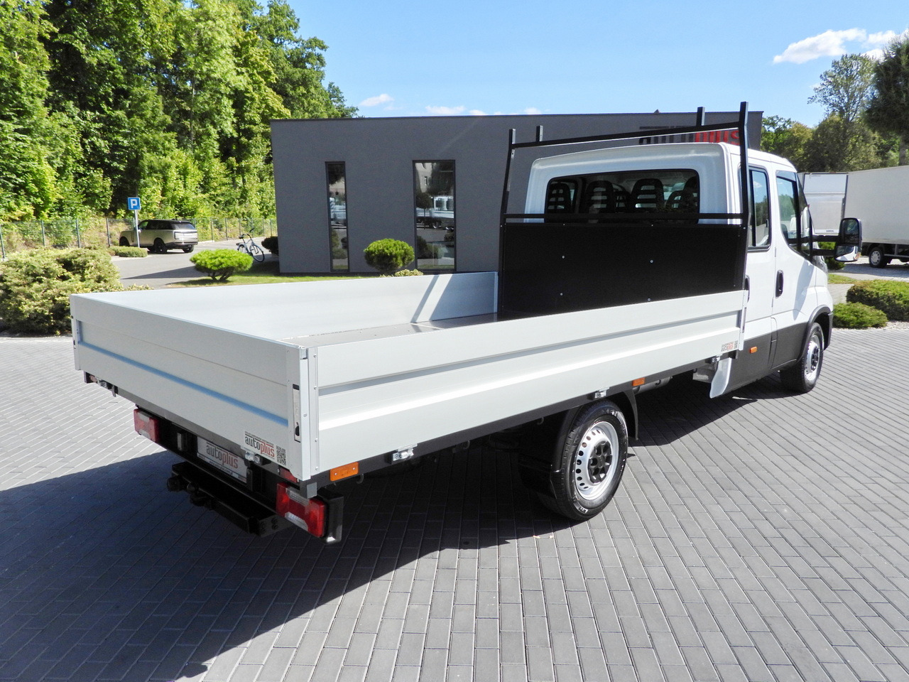 IVECO DAILY 35S14 STAKE BODY DOUBLE CABIN DOKA 7 SEATS CRUISE CONTROL AIR CONDITIONING 135HP - Flatbed van: picture 3 IVECO DAILY 35S14 STAKE BODY DOUBLE CABIN DOKA 7 SEATS CRUISE CONTROL AIR CONDITIONING 135HP - Flatbed van: picture 3