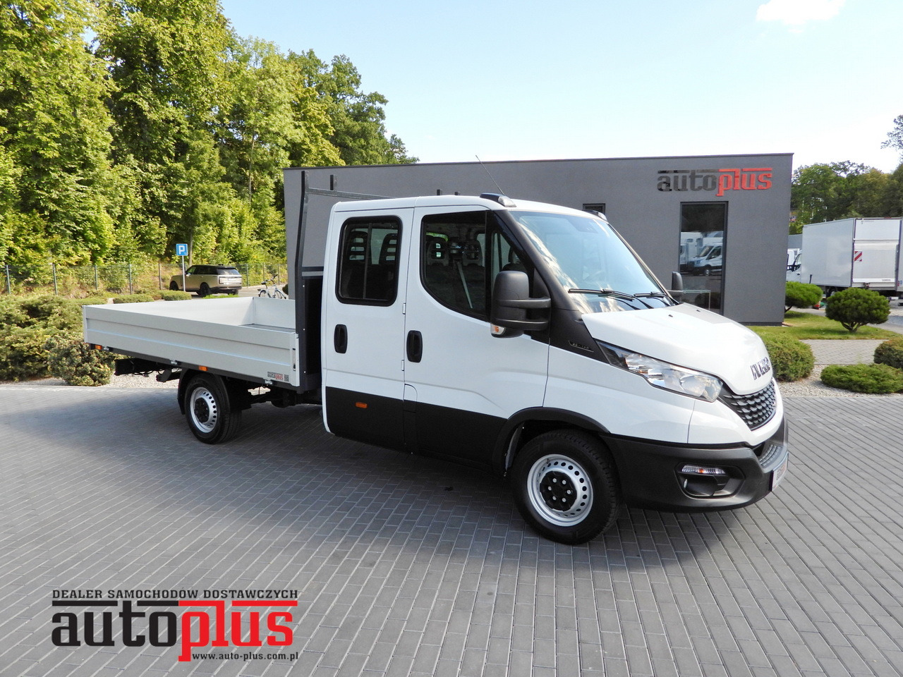 IVECO DAILY 35S14 STAKE BODY DOUBLE CABIN DOKA 7 SEATS CRUISE CONTROL AIR CONDITIONING 135HP - Flatbed van: picture 1 IVECO DAILY 35S14 STAKE BODY DOUBLE CABIN DOKA 7 SEATS CRUISE CONTROL AIR CONDITIONING 135HP - Flatbed van: picture 1