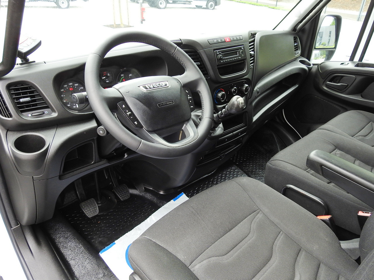 IVECO DAILY 35S15 REGRIGERATOR BOX -12*C 8 PALLETS CRUISE CONTROL TWIN WHEELS AIR CONDITIONING 150HP - Refrigerated van: picture 2 IVECO DAILY 35S15 REGRIGERATOR BOX -12*C 8 PALLETS CRUISE CONTROL TWIN WHEELS AIR CONDITIONING 150HP - Refrigerated van: picture 2