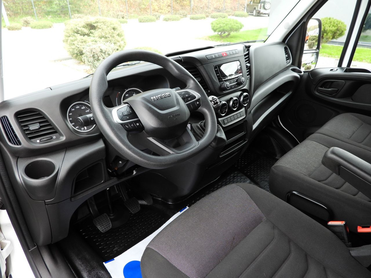 IVECO DAILY 35S16 BOX LIFT 8 PALLETS CRUISE CONTROL AIR CONDITIONING TWIN WHEELS  160HP - Refrigerated van: picture 2 IVECO DAILY 35S16 BOX LIFT 8 PALLETS CRUISE CONTROL AIR CONDITIONING TWIN WHEELS  160HP - Refrigerated van: picture 2