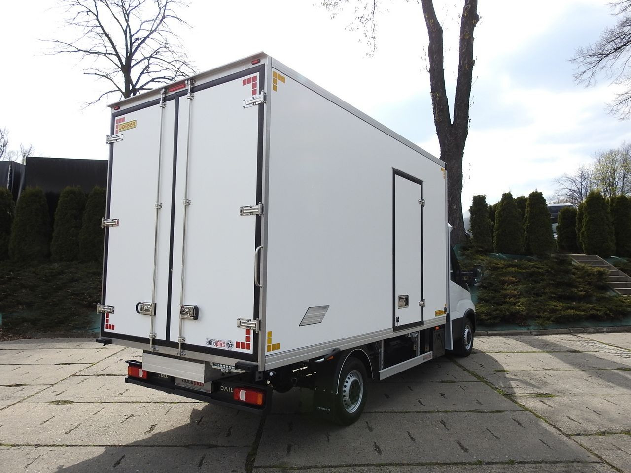 IVECO DAILY 35S16 NEW REGRIGERATOR BOX -10*C 8 PALLETS HEATING FUNCTION POWER SUPPLY 230V CRUISE CONTROL AIR CONDITIONING 160HP - Refrigerated van: picture 3 IVECO DAILY 35S16 NEW REGRIGERATOR BOX -10*C 8 PALLETS HEATING FUNCTION POWER SUPPLY 230V CRUISE CONTROL AIR CONDITIONING 160HP - Refrigerated van: picture 3