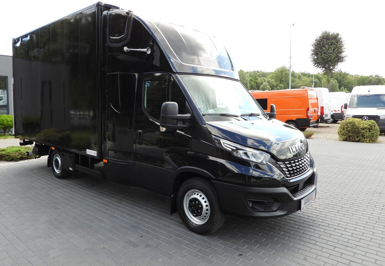 IVECO DAILY 35S18 BOX LIFT 8 PALLETS WEBASTO CRUISE CONTROL NAVIGATION LED LIGHTS PNEUMATICS AIR CONDITIONING  180HP - Refrigerated van: picture 4 IVECO DAILY 35S18 BOX LIFT 8 PALLETS WEBASTO CRUISE CONTROL NAVIGATION LED LIGHTS PNEUMATICS AIR CONDITIONING  180HP - Refrigerated van: picture 4