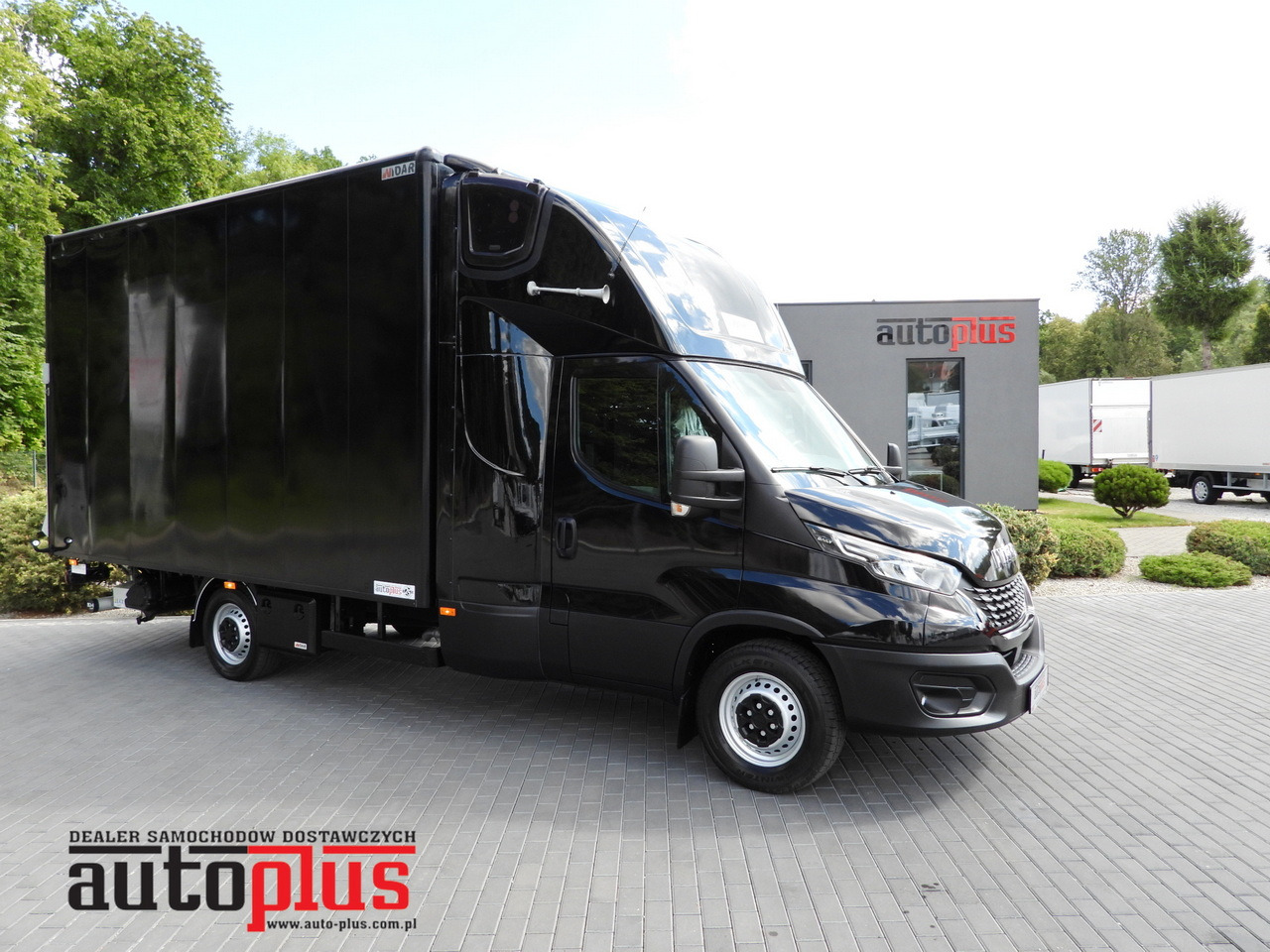 IVECO DAILY 35S18 BOX LIFT 8 PALLETS WEBASTO CRUISE CONTROL NAVIGATION LED LIGHTS PNEUMATICS AIR CONDITIONING  180HP - Refrigerated van: picture 1 IVECO DAILY 35S18 BOX LIFT 8 PALLETS WEBASTO CRUISE CONTROL NAVIGATION LED LIGHTS PNEUMATICS AIR CONDITIONING  180HP - Refrigerated van: picture 1