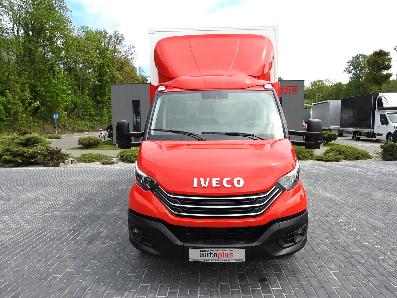 IVECO DAILY 35S18 NEW BOX 10 PALLETS CRUISE CONTROL NAVIGATION AIR CONDITIONING LED LIGHTS GUARANTEE 180HP - Box van: picture 5 IVECO DAILY 35S18 NEW BOX 10 PALLETS CRUISE CONTROL NAVIGATION AIR CONDITIONING LED LIGHTS GUARANTEE 180HP - Box van: picture 5