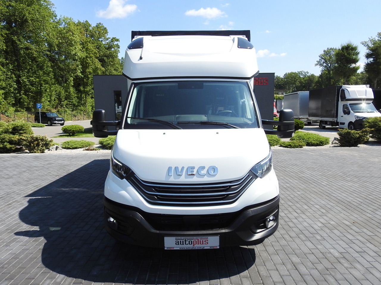 IVECO DAILY 35S18 NEW TARPAULIN 8 PALLETS CRUISE CONTROL NAVIGATION LED LIGHTS AUTOMATIC TRANSMISSION HI-MATIC MANUFACTURERS WARRANTY  180HP - Curtain side van: picture 5 IVECO DAILY 35S18 NEW TARPAULIN 8 PALLETS CRUISE CONTROL NAVIGATION LED LIGHTS AUTOMATIC TRANSMISSION HI-MATIC MANUFACTURERS WARRANTY  180HP - Curtain side van: picture 5