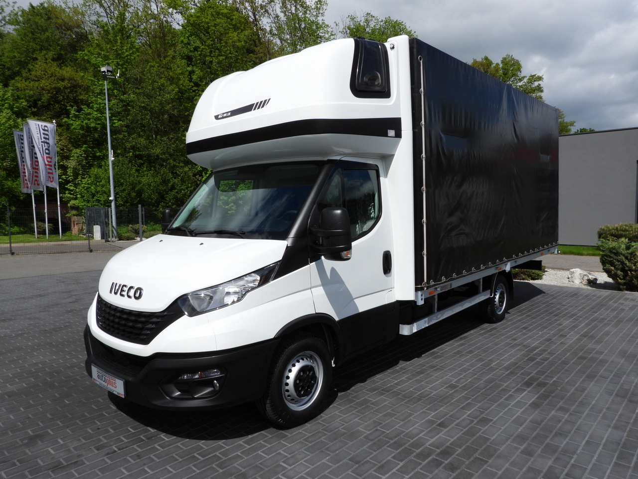 Curtain side van IVECO DAILY 35S18 TARPAULIN 10 PALLETS WEBASTO CRUISE CONTROL AIR CONDITIONING 180HP: picture 6 Curtain side van IVECO DAILY 35S18 TARPAULIN 10 PALLETS WEBASTO CRUISE CONTROL AIR CONDITIONING 180HP: picture 6