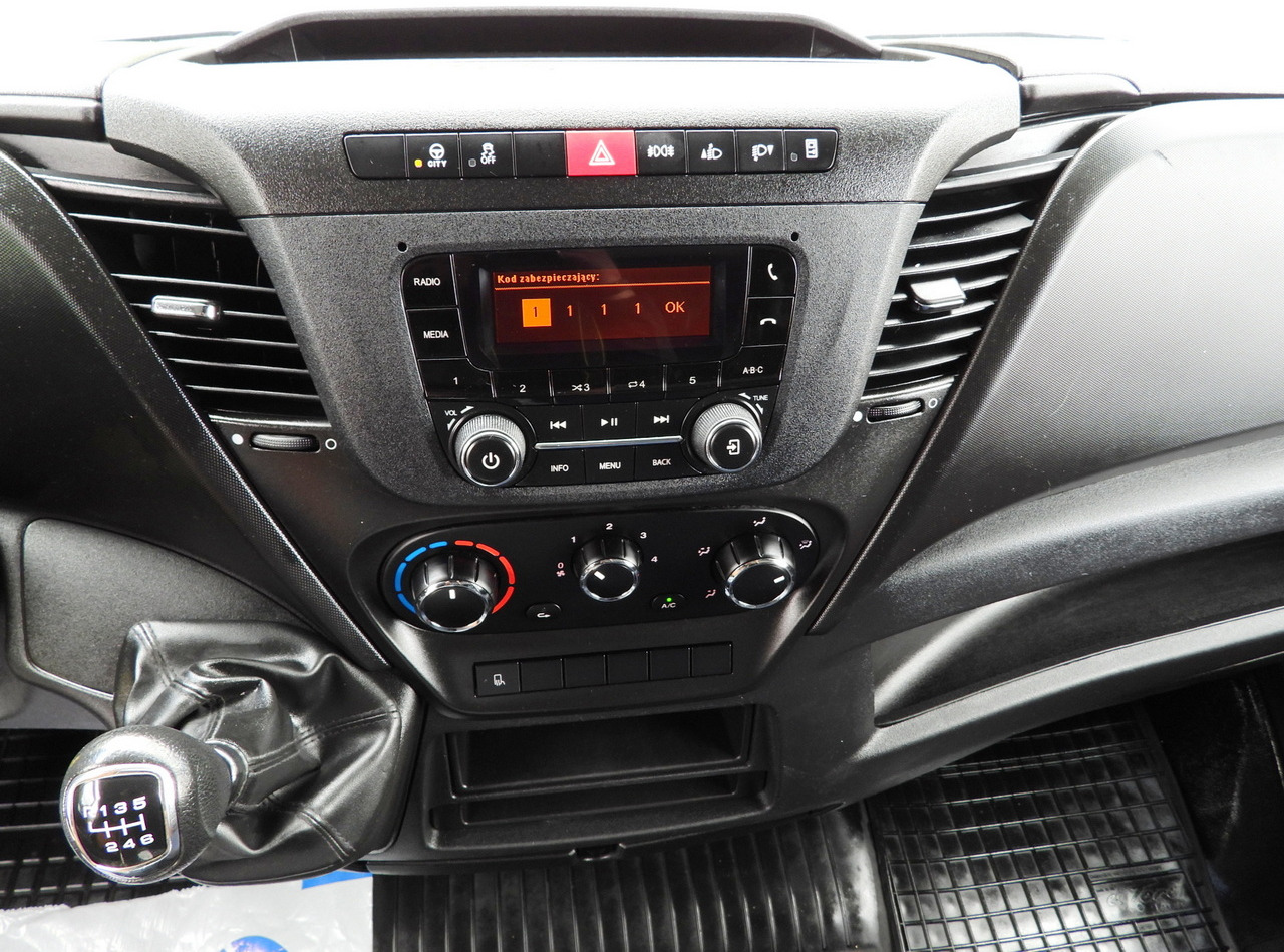 Curtain side van IVECO DAILY 35S18 TARPAULIN 10 PALLETS WEBASTO CRUISE CONTROL AIR CONDITIONING 180HP: picture 35 Curtain side van IVECO DAILY 35S18 TARPAULIN 10 PALLETS WEBASTO CRUISE CONTROL AIR CONDITIONING 180HP: picture 35