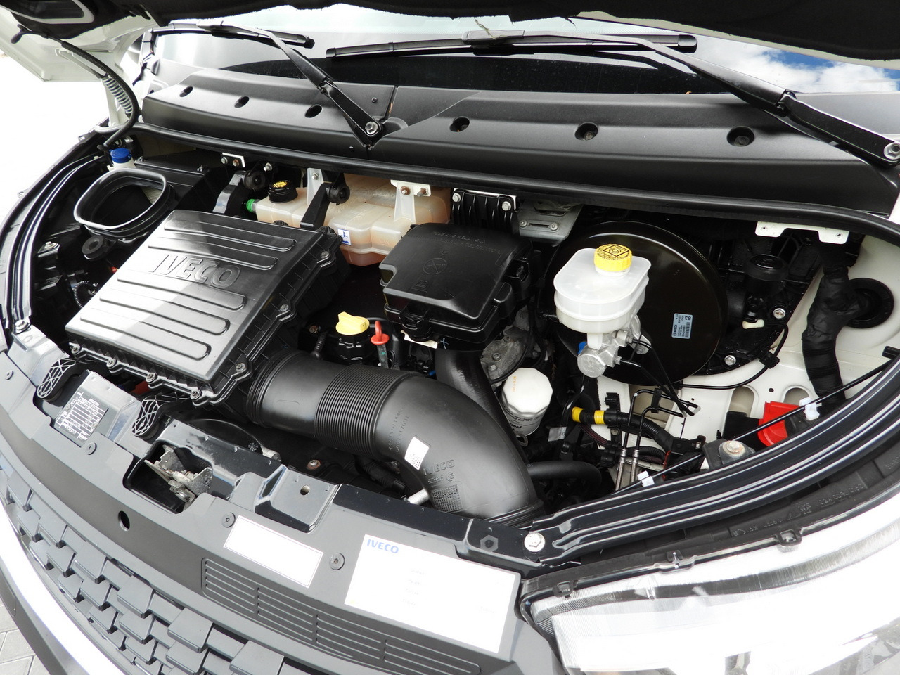 Curtain side van IVECO DAILY 35S18 TARPAULIN 10 PALLETS WEBASTO CRUISE CONTROL AIR CONDITIONING 180HP: picture 27 Curtain side van IVECO DAILY 35S18 TARPAULIN 10 PALLETS WEBASTO CRUISE CONTROL AIR CONDITIONING 180HP: picture 27