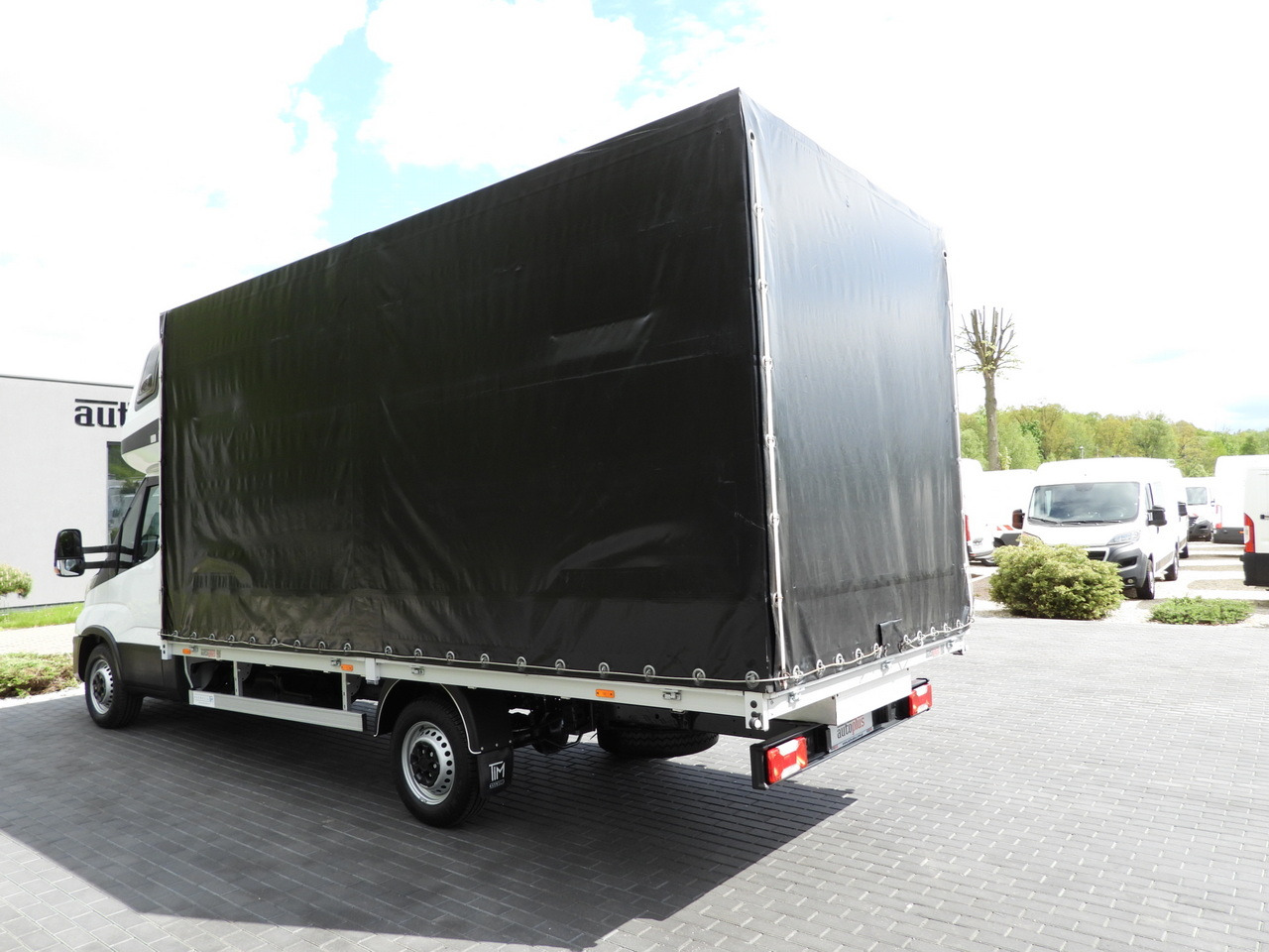 Curtain side van IVECO DAILY 35S18 TARPAULIN 10 PALLETS WEBASTO CRUISE CONTROL AIR CONDITIONING 180HP: picture 10 Curtain side van IVECO DAILY 35S18 TARPAULIN 10 PALLETS WEBASTO CRUISE CONTROL AIR CONDITIONING 180HP: picture 10
