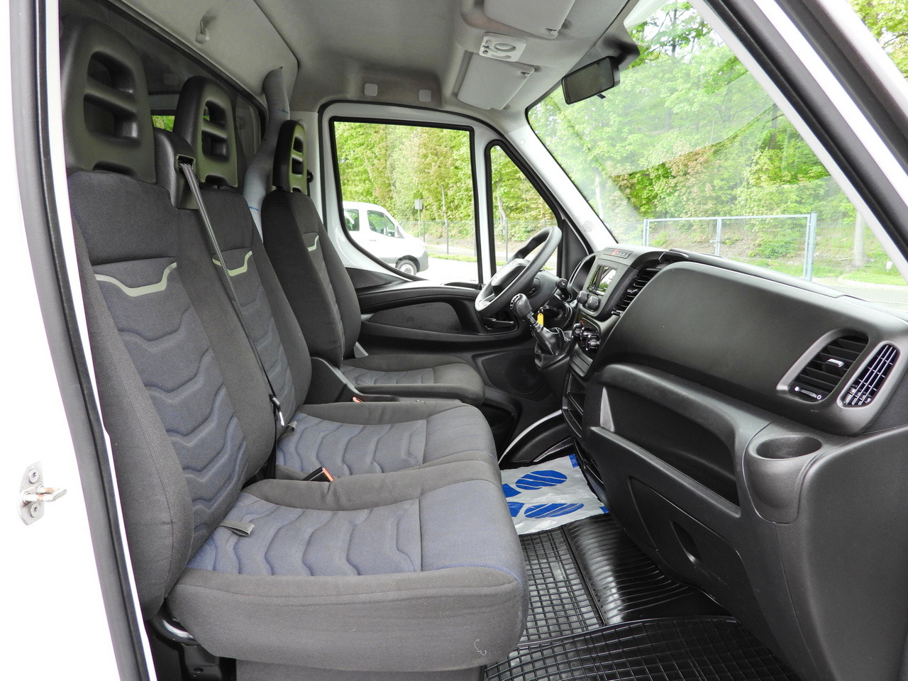 Curtain side van IVECO DAILY 35S18 TARPAULIN 10 PALLETS WEBASTO CRUISE CONTROL AIR CONDITIONING 180HP: picture 38 Curtain side van IVECO DAILY 35S18 TARPAULIN 10 PALLETS WEBASTO CRUISE CONTROL AIR CONDITIONING 180HP: picture 38