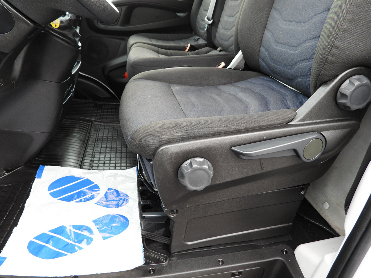 Curtain side van IVECO DAILY 35S18 TARPAULIN 10 PALLETS WEBASTO CRUISE CONTROL AIR CONDITIONING 180HP: picture 30 Curtain side van IVECO DAILY 35S18 TARPAULIN 10 PALLETS WEBASTO CRUISE CONTROL AIR CONDITIONING 180HP: picture 30