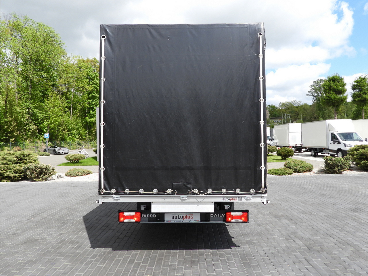 Curtain side van IVECO DAILY 35S18 TARPAULIN 10 PALLETS WEBASTO CRUISE CONTROL AIR CONDITIONING 180HP: picture 11 Curtain side van IVECO DAILY 35S18 TARPAULIN 10 PALLETS WEBASTO CRUISE CONTROL AIR CONDITIONING 180HP: picture 11