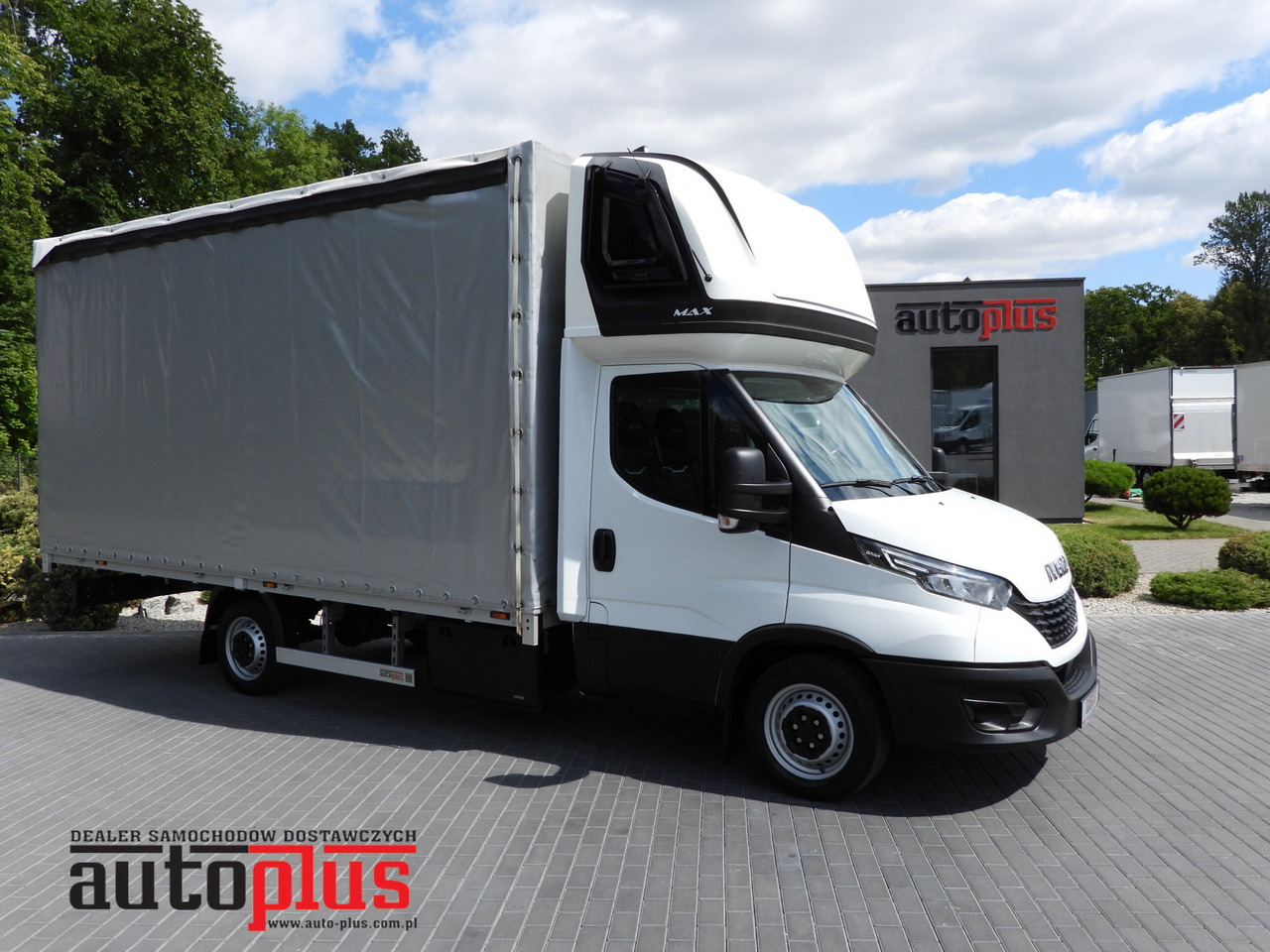 IVECO DAILY 35S18 TARPAULIN 10 PALLETS WEBASTO CRUISE CONTROL NAVIGATION LED LIGHTS AIR CONDITIONING  180HP - Curtain side van: picture 1 IVECO DAILY 35S18 TARPAULIN 10 PALLETS WEBASTO CRUISE CONTROL NAVIGATION LED LIGHTS AIR CONDITIONING  180HP - Curtain side van: picture 1