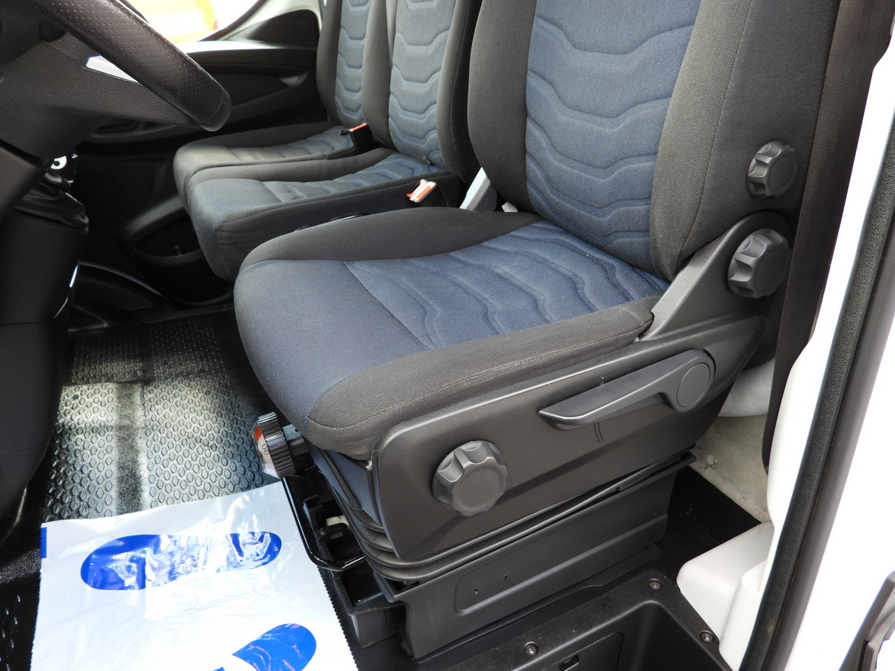 IVECO DAILY 35S18 TARPAULIN 10 PALLETS WEBASTO CRUISE CONTROL NAVIGATION LED LIGHTS AIR CONDITIONING  180HP leasing IVECO DAILY 35S18 TARPAULIN 10 PALLETS WEBASTO CRUISE CONTROL NAVIGATION LED LIGHTS AIR CONDITIONING  180HP: picture 28 IVECO DAILY 35S18 TARPAULIN 10 PALLETS WEBASTO CRUISE CONTROL NAVIGATION LED LIGHTS AIR CONDITIONING  180HP leasing IVECO DAILY 35S18 TARPAULIN 10 PALLETS WEBASTO CRUISE CONTROL NAVIGATION LED LIGHTS AIR CONDITIONING  180HP: picture 28