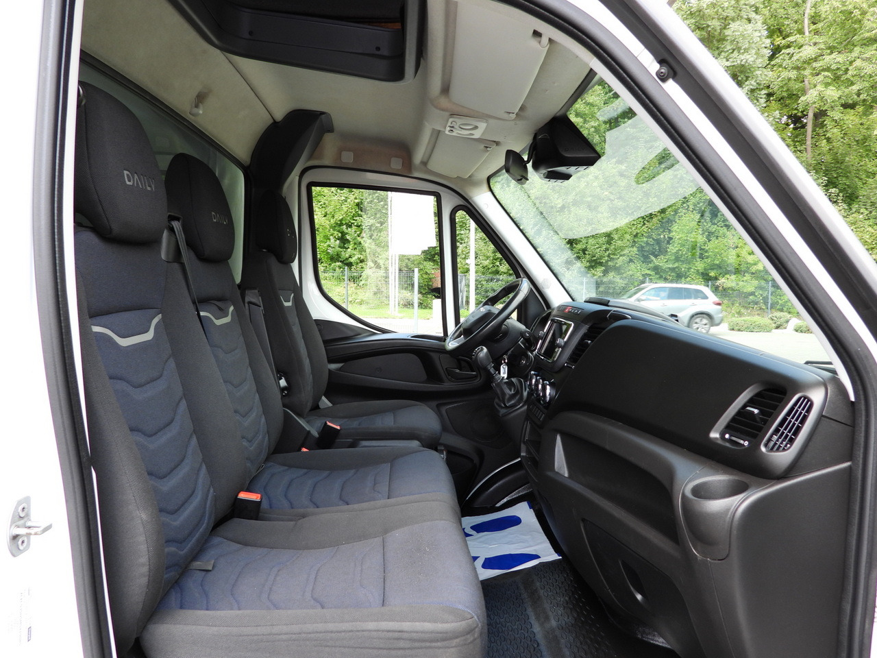 IVECO DAILY 35S18 TARPAULIN 10 PALLETS WEBASTO CRUISE CONTROL NAVIGATION LED LIGHTS AIR CONDITIONING  180HP leasing IVECO DAILY 35S18 TARPAULIN 10 PALLETS WEBASTO CRUISE CONTROL NAVIGATION LED LIGHTS AIR CONDITIONING  180HP: picture 39 IVECO DAILY 35S18 TARPAULIN 10 PALLETS WEBASTO CRUISE CONTROL NAVIGATION LED LIGHTS AIR CONDITIONING  180HP leasing IVECO DAILY 35S18 TARPAULIN 10 PALLETS WEBASTO CRUISE CONTROL NAVIGATION LED LIGHTS AIR CONDITIONING  180HP: picture 39