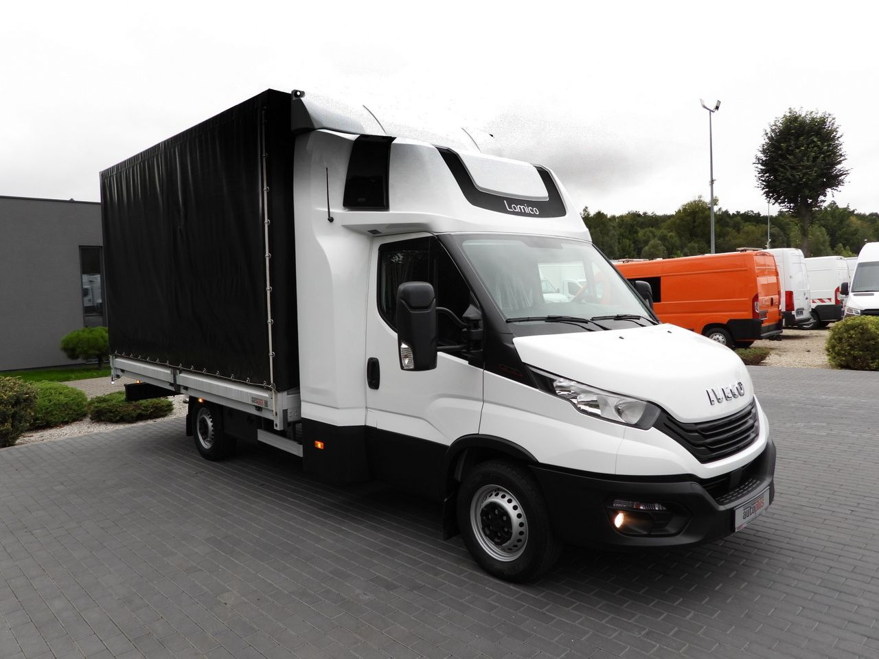 IVECO DAILY 35S18 TARPAULIN 10 PALLETS WEBASTO CRUISE CONTROL PNEUMATICS AIR CONDITIONING  180HP - Curtain side van: picture 4 IVECO DAILY 35S18 TARPAULIN 10 PALLETS WEBASTO CRUISE CONTROL PNEUMATICS AIR CONDITIONING  180HP - Curtain side van: picture 4
