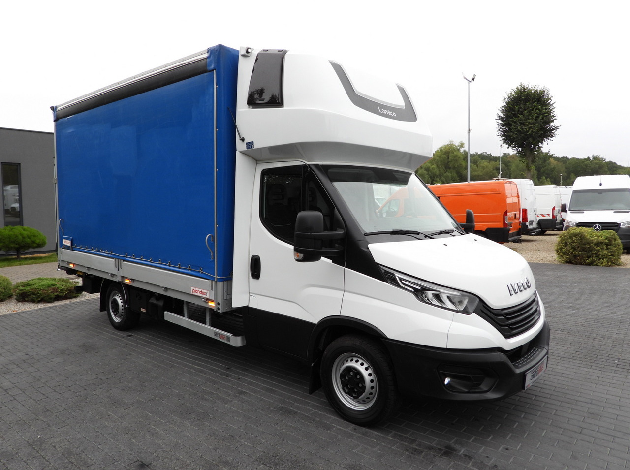 IVECO DAILY 35S18 TARPAULIN LIFT 8 PALLETS WEBASTO CRUISE CONTROL LED LIGHTS AIR CONDITIONING  180HP - Curtain side van: picture 4 IVECO DAILY 35S18 TARPAULIN LIFT 8 PALLETS WEBASTO CRUISE CONTROL LED LIGHTS AIR CONDITIONING  180HP - Curtain side van: picture 4