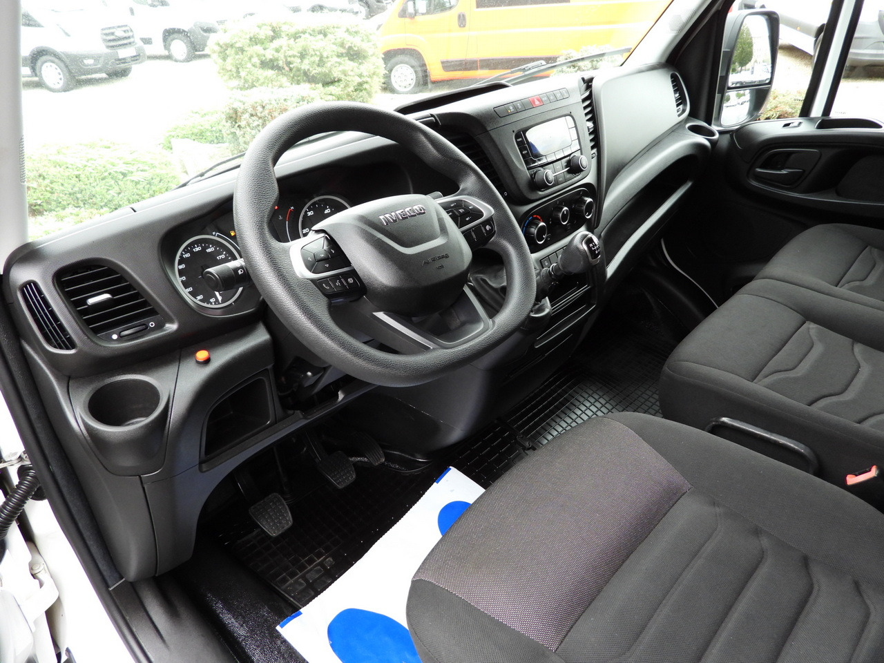 IVECO DAILY 35S18 TARPAULIN LIFT 8 PALLETS WEBASTO CRUISE CONTROL LED LIGHTS AIR CONDITIONING  180HP - Curtain side van: picture 2 IVECO DAILY 35S18 TARPAULIN LIFT 8 PALLETS WEBASTO CRUISE CONTROL LED LIGHTS AIR CONDITIONING  180HP - Curtain side van: picture 2