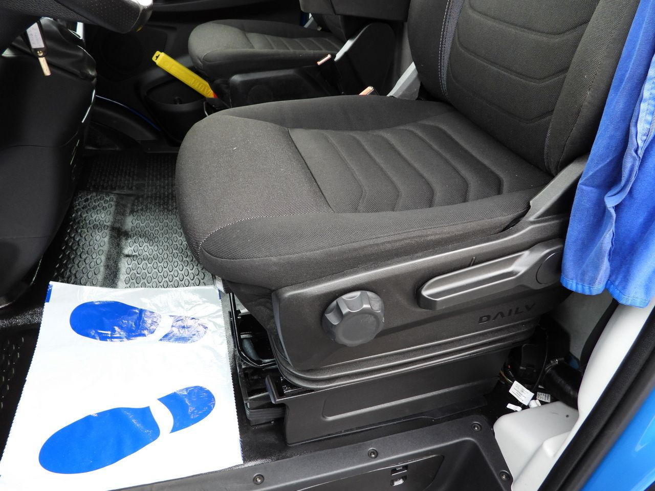 Curtain side van IVECO DAILY 35S21 TARPAULIN 10 PALLETS WEBASTO CRUISE CONTROL NAVIGATION LED LIGHTS AUTOMATIC TRANSMISSION HI-MATIC AIR CONDITIONING  210HP: picture 34