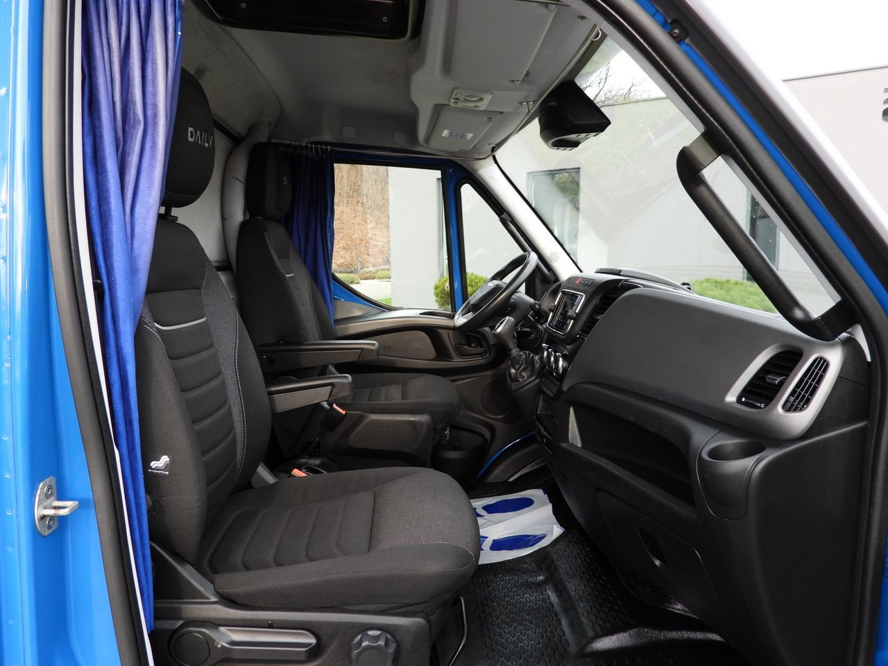 Curtain side van IVECO DAILY 35S21 TARPAULIN 10 PALLETS WEBASTO CRUISE CONTROL NAVIGATION LED LIGHTS AUTOMATIC TRANSMISSION HI-MATIC AIR CONDITIONING  210HP: picture 46