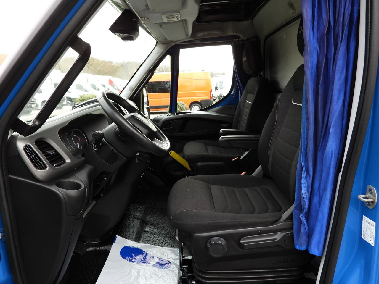Curtain side van IVECO DAILY 35S21 TARPAULIN 10 PALLETS WEBASTO CRUISE CONTROL NAVIGATION LED LIGHTS AUTOMATIC TRANSMISSION HI-MATIC AIR CONDITIONING  210HP: picture 32